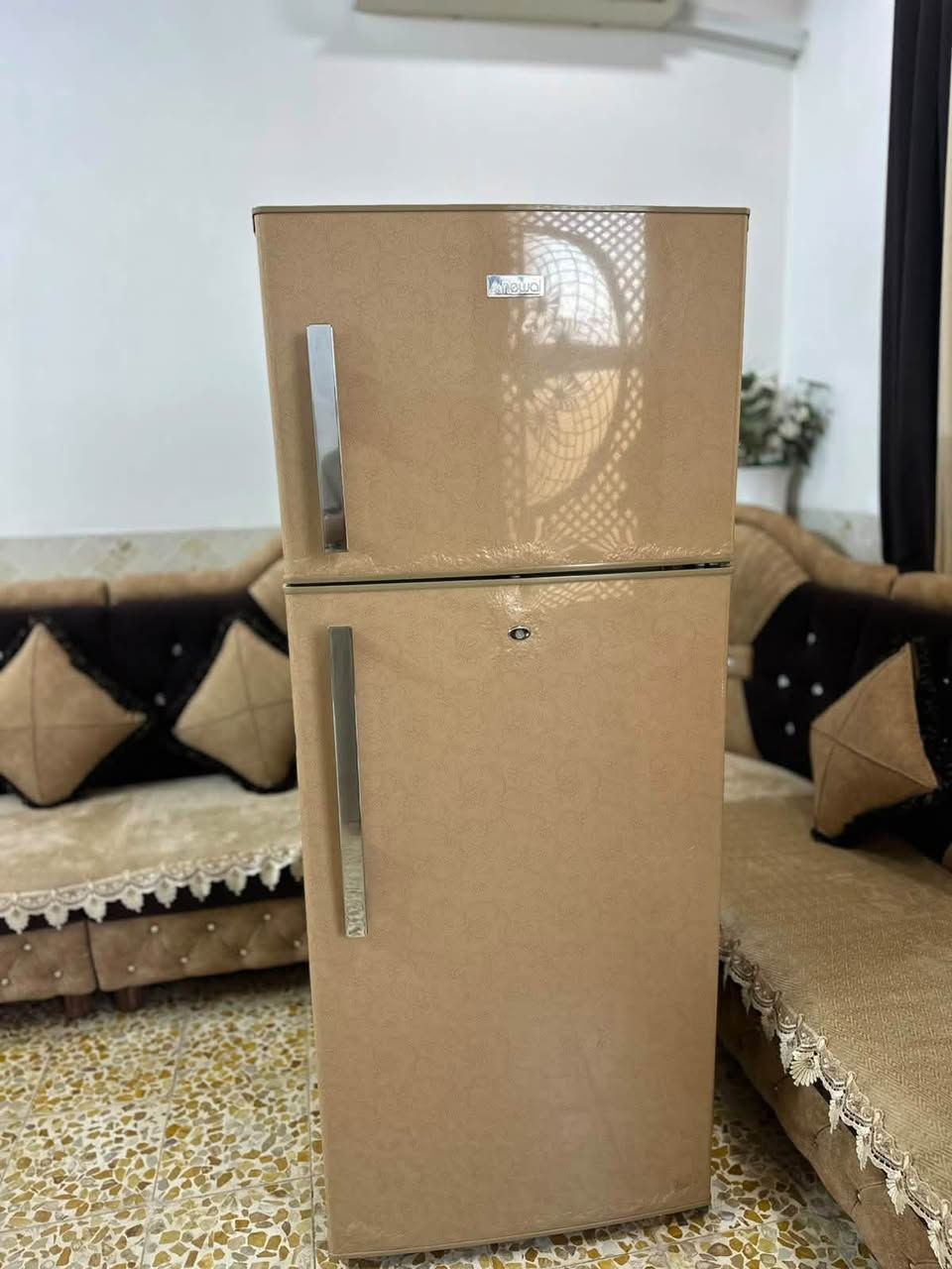 ثلاجة • للبيع • حجم