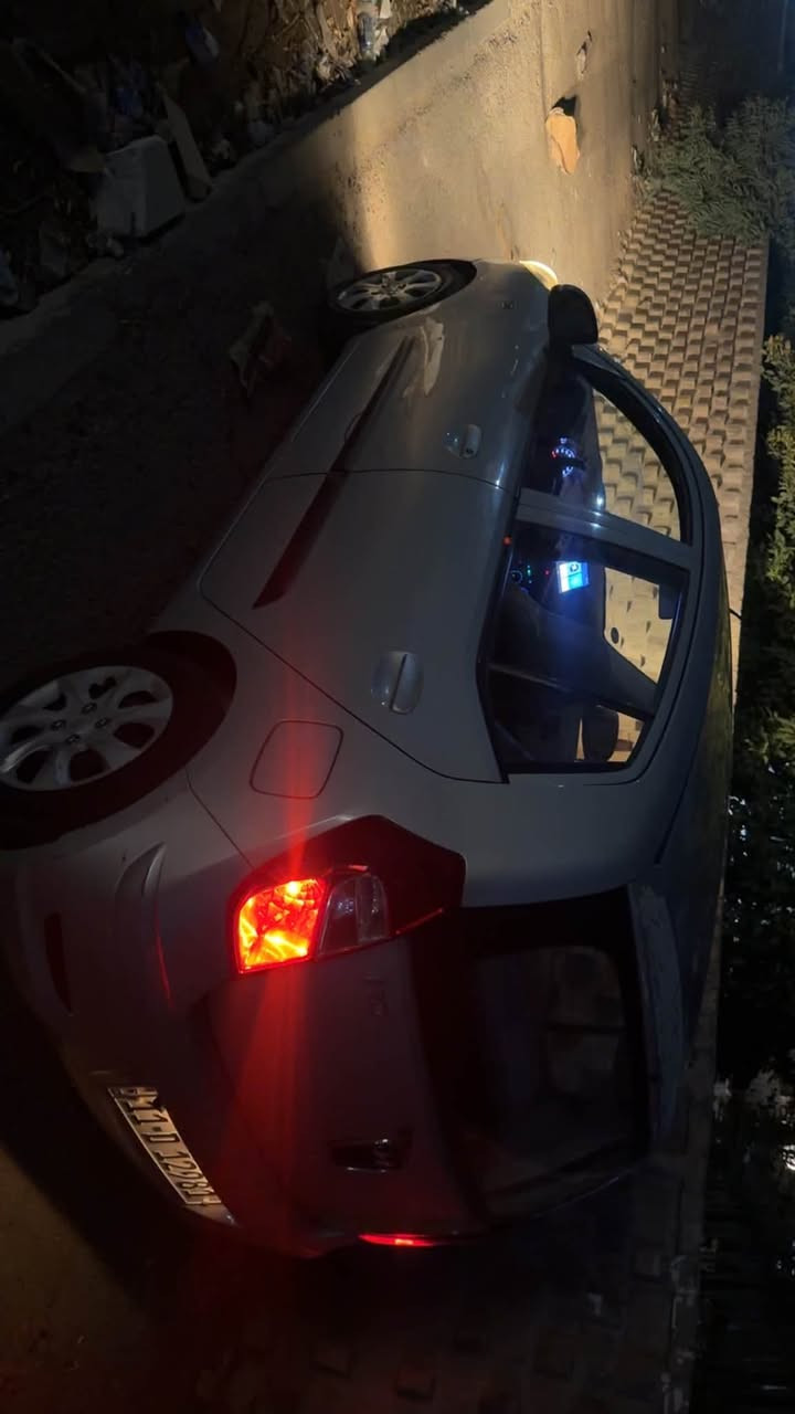 هونداي i10
٢٠١٥ خليجي 
مكينة ٤ سلندر ١٢٠٠ 
مكفولة من الضربة والصبغ عدة بيها مكانين تعديل بارد فقط سيارة جديدة وحلوة ماشية٦٩ الف رقم بغداد الجديد شادلها شاشة وكامرة تخم تاير جديد عارضها ب ٧٠ وبيها مجال بسيط  مكانها بغداد *********** هيثم
