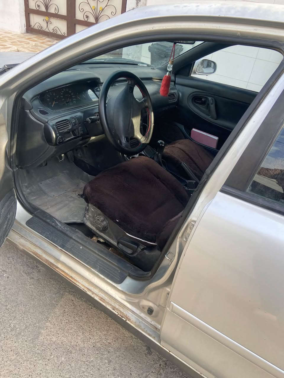 مازده مؤديل ١٩٩٥ كير عادي ته بريد ساردو گه رم ٤ جام كارباي ئاوينه  كارباي ٤ تايه ي نويي وه رگرانو برانه وه  كيرو مه كينه و تحويلو كاره بايياتي به شه رت سعر ٤٨$ مجال ***********
