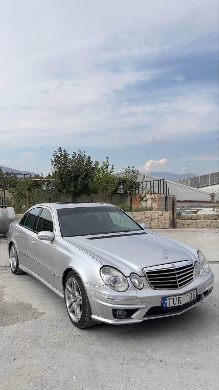 میرسدس e class 240 2003 v6دەحامی بۆ دەحامی كرایتە AMG بە شەرت مەنەفێست ئەوەروپی ئەسلی  گێرو مەکینەی لۆک لۆکە بەشەرتی فەعس، لێدراو بەشەرت  سەقفی و حیزام بەشەرت شوختوو چاڵوچۆڵی نیە هەتا نەیبینی نازانی چەند خاوێن و جوان ماوەتەوە لەسەر دەقی شەریکەیە، یەک دینار مەسرەفی تێدا نیە 
 سحری ٧٧وەروقە و مەجال 
*********** أربيل, العراق
