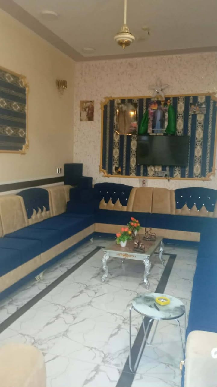 🏠 دار للبيع – طابو صرف
📍 الموقع: العسكري، قرب مدرسة المنار، مقابل المتنزه
📐 المساحة: 150 م²
🔹 الطابق الأول:
• غرفة نوم
• صالة
• استقبال
• منور
• حمام داخلي
• مطبخ
• مجمع صحيات خارجية
🔹 الطابق الثاني:
• 3 غرف
• صالة
• هيكل كامل فقط، غير مسقوف
📞 للاستفسار:
مراجعة مكتب عالم العقار في الجمعية مقابل الإطفاء
أو الاتصال على:
***********
***********
#عندك_عقار_للبيع_فقط_راسلنا_اواتصل_وات_ساب
