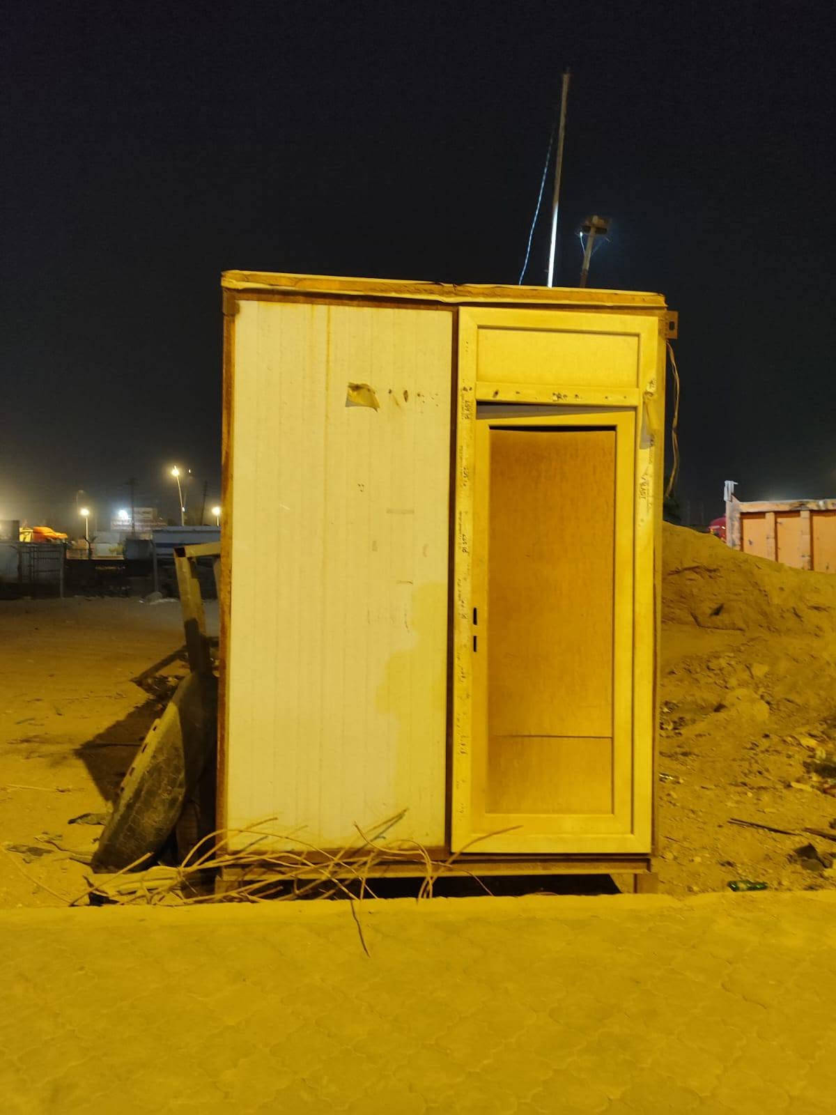 غراض اللبيع منظي منهن كرفان بيه سبلت مترين مترين
البصرة الزبير /***********/

نص مكتوب في الصور:
- Shot on AWESOME A70