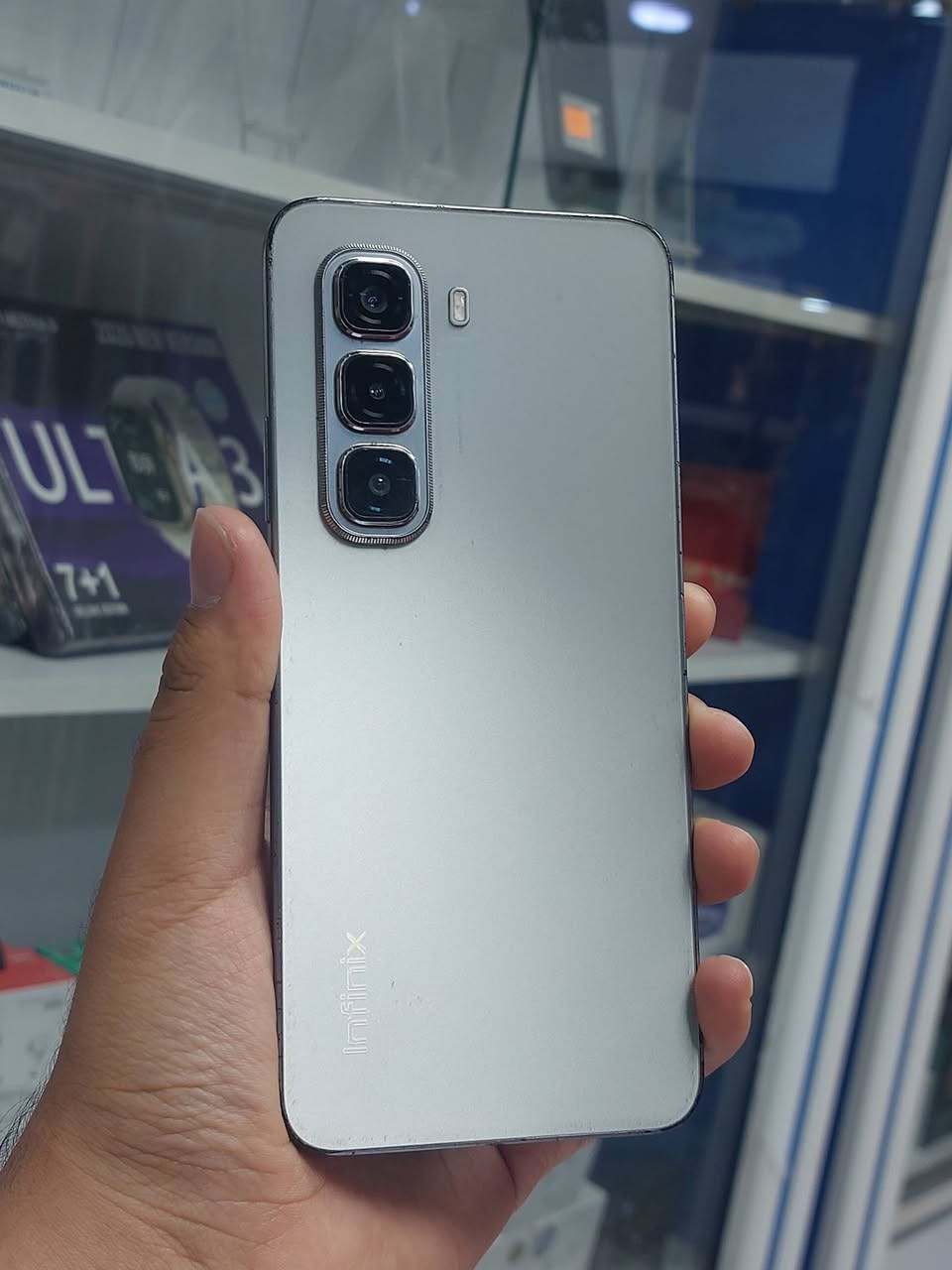 السلام عليكم 

📍ريدمي A5
الذاكرة 128GB
العشوائية 4+2GB
📷 الكامرة الخلفية 32MP
📷 الكامرة الامامية 8MP
🔋 البطارية 5200mAh
يدعم الشحن السريع 15w
💵سعر الجهاز 145الف
_____________________________________

📍انفنكس هوت 50برو
الذاكرة 256GB
العشوائية 8+5GB
📷 الكامرة الخلفية 50Mp+2Mp
📷 الكامرة الامامية 8Mp
🔋 البطارية 5000mAh
يدعم الشحن السريع بقدرة 45w 
💵سعر الجهاز 155 الف
📌ملاحظة الشاشة بيها خدوش (مو فطر)
____________________________________
📍المكان بغداد الشعب حي البساتين 
تواصل ***********
