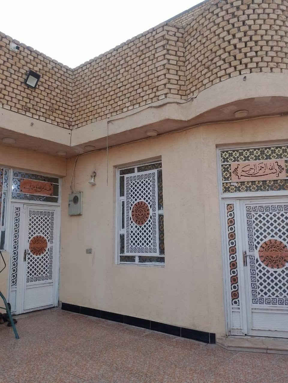 بيت ٢٠٠م بالموحيه مقاطعه ٣٧ على ساحه طابق واحد ٢٩٠ للتواصل *********** بيه واتساب
