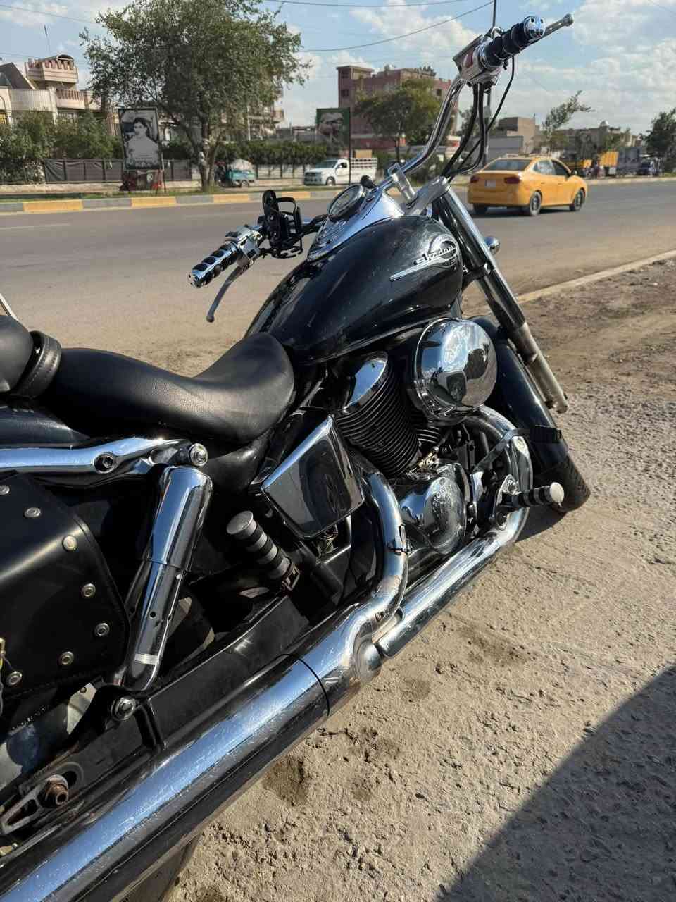 هوندا شادو حجم 400cc 
دراجة جديدة بمعنى الكلمة 
بدون رقم 
💹السعر 15ورقة ✳️ وبيهة مجال
مكاني بغداد البلديات 
للاتصال***********
