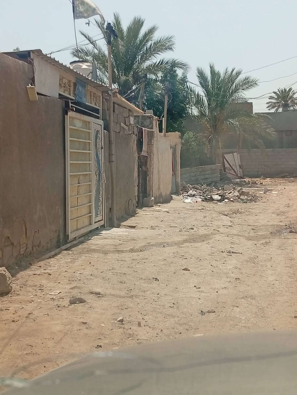 للبيع ومناسب
 للبيـــــع بيت سكني المساحة: 125م²  
الموقع: قضاء جبلة -حي ذويب 3
ملاحظات
توجد في الحي ( الخدمات والمدارس والأسواق.....) 
 شوارع تبليط وكهرباء وماء
السعر: للاستفسار يرجى الاتصال***********
قابل للتفاوض للشراي  ملاحضه (بيع قصد ترهم)
