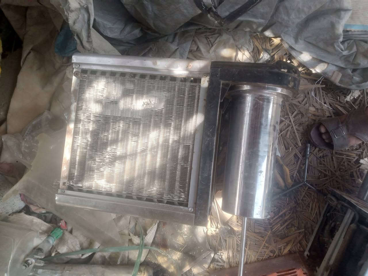 سلام عليكم برادات للبيع ثنين مثل ما واضح قفل 150 وين اهل الحديد بيهن نحاس,جثير 150 قفل مكاني شرقاط بعاجه ***********
