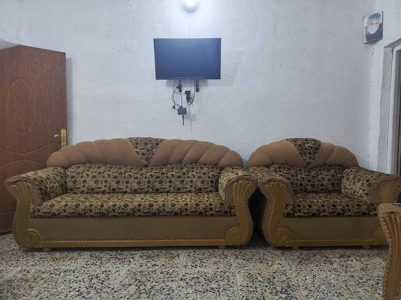 تخم للبيع كربلاء طويريج شارع ٤٠ تزكام ١٠ مقاعد اي كسر أو ضرر مابي نفس الي بصوره  ٢٢٥ ***********
