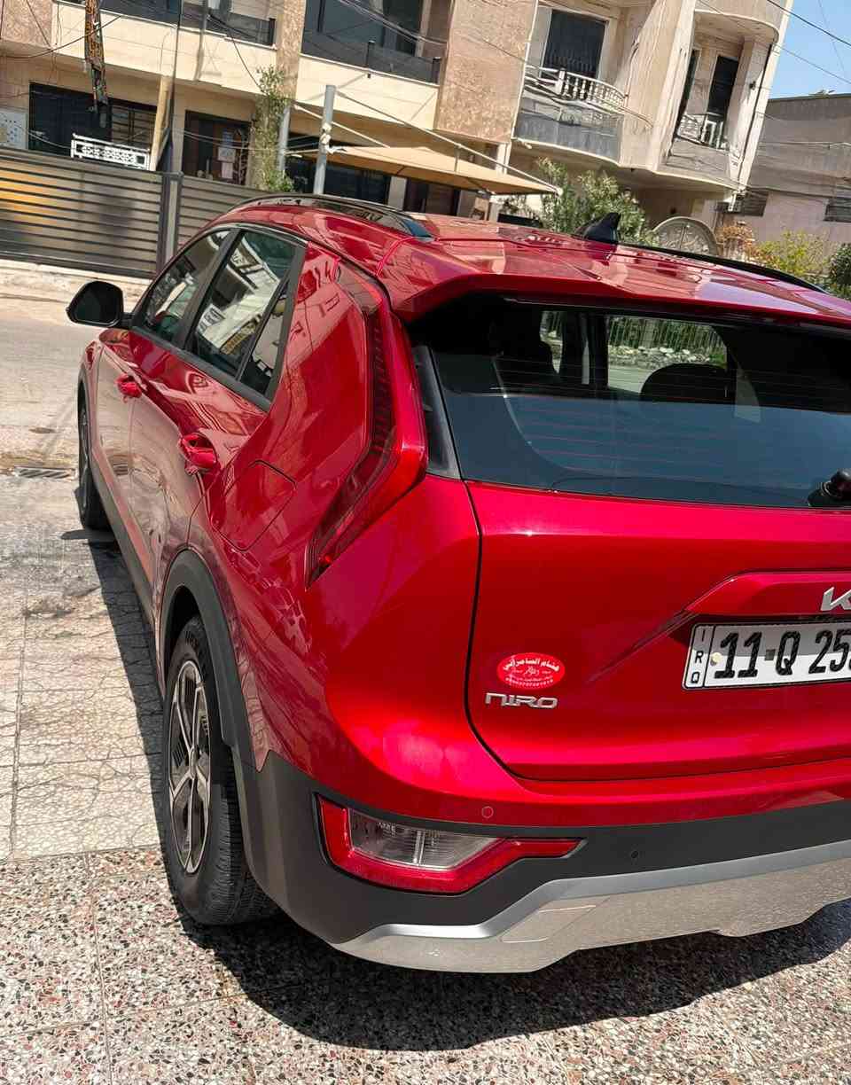 كيا نيرو هايبرد 2023
السعر 145 ￼

وارد امريكي 

عداد السياره 12400mi

السياره نظيفة جدا 

حادث السياره 

جاملغ امامي ايمن و بنيد 

وتعديل بداية الشاصي 

1.6 لتر GDI Hybrid

2️⃣ نظام هايبرد بنزين + كهرباء

3️⃣ قوة 139 حصان

4️⃣ عزم 265 نيوتن متر

5️⃣ ناقل حركة أوتوماتيك 6 سرعات DCT

6️⃣ دفع أمامي FWD

7️⃣ بطارية هايبرد ذاتية الشحن — لا تحتاج شحن خارجي

8️⃣ وضعيات قيادة ECO / SPORT

9️⃣ شاشة عدادات رقمية بالكامل

🔟 شاشة وسطية كبيرة 10.25 إنش

1️⃣1️⃣ Apple CarPlay & Android Auto

1️⃣2️⃣ نظام ملاحة واتصال

1️⃣3️⃣ شاحن لاسلكي للهاتف

1️⃣4️⃣ تكييف أوتوماتيك Dual Zone

1️⃣5️⃣ مقاعد جلدية/جلد صناعي بلون فاتح

1️⃣6️⃣ مقعد السائق كهربائي

1️⃣7️⃣ تدفئة المقاعد الأمامية 🔥

1️⃣8️⃣ تشغيل بصمة وزر تشغيل

1️⃣9️⃣ فرامل إلكترونية + Auto Hold

2️⃣0️⃣ مثبت سرعة

2️⃣1️⃣ كاميرا خلفية

2️⃣2️⃣ حساسات خلفية

2️⃣3️⃣ مراقبة النقطة العمياء

2️⃣4️⃣ تحذير مغادرة المسار

2️⃣5️⃣ مساعد الحفاظ على المسار

2️⃣6️⃣ نظام تحذير ومنع الاصطدام الأمامي

2️⃣7️⃣ مصابيح LED

2️⃣8️⃣ مرايا كهربائية

2️⃣9️⃣ ويل ألمنيوم رياضية

3️⃣0️⃣ مقاعد خلفية قابلة للطي

3️⃣1️⃣ مقود متعدد الوظائف

3️⃣2️⃣ نظام Smart Key

مكان السيارة بغداد زيونة 

***********
