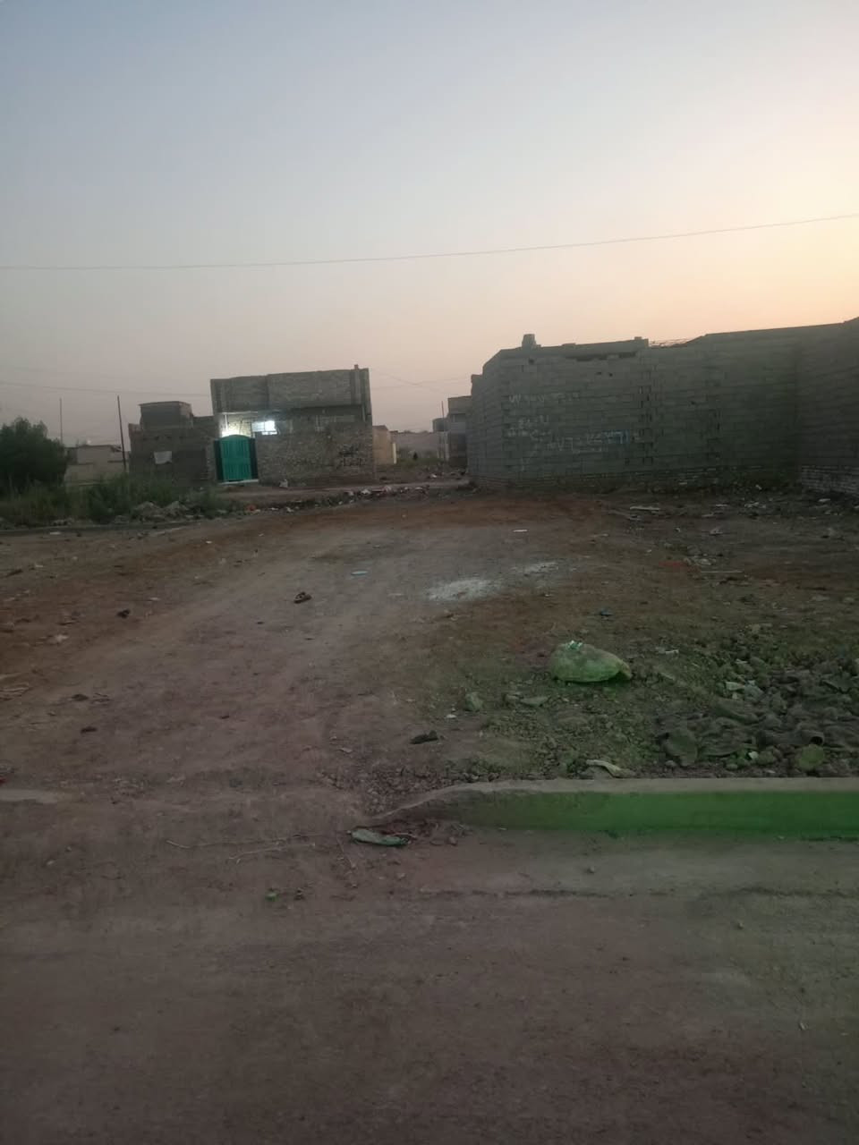 فرع عريض • قرب الشموس • ٢٠٠م
