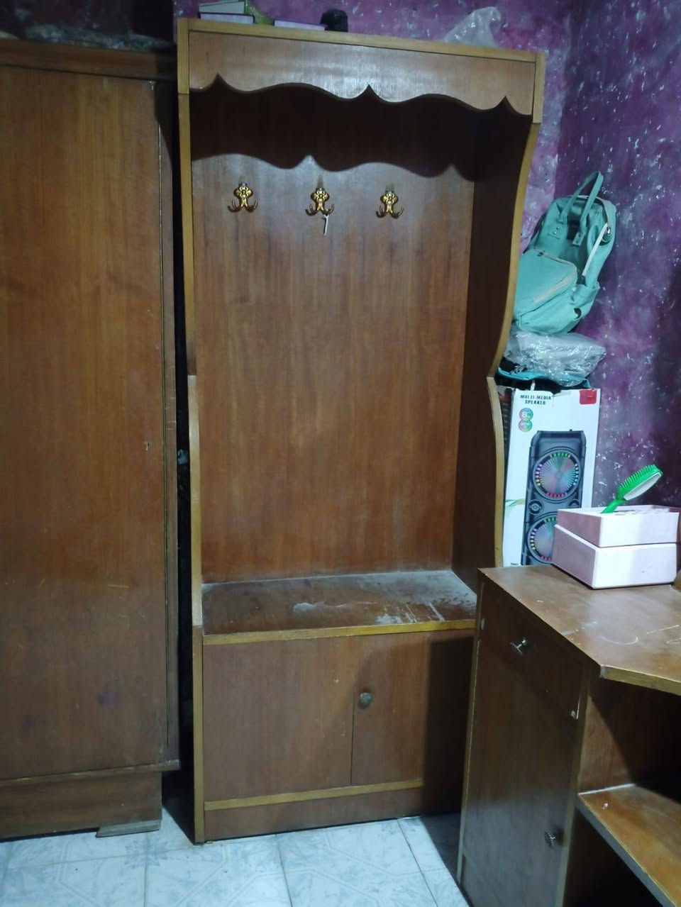 غرفه اخشاب قديمه السعر ١٥٠ بيهه مجال بسيط الرقم *********** بي واتساب
