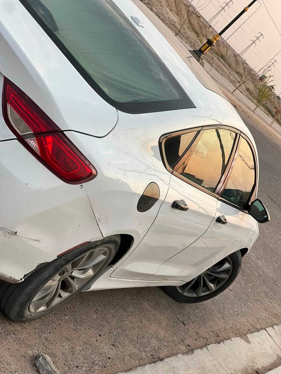 c200S
مديل 2016 فول مواصفات
مكينه 2400
كفاله عامه تقرير السياره
ملاحضات بسيطه بل بدي والكهربائيات
سعر مناسب حالها خال خواتها بسوك 
مكان سياره بصره كرنه 
رقمي ***********
