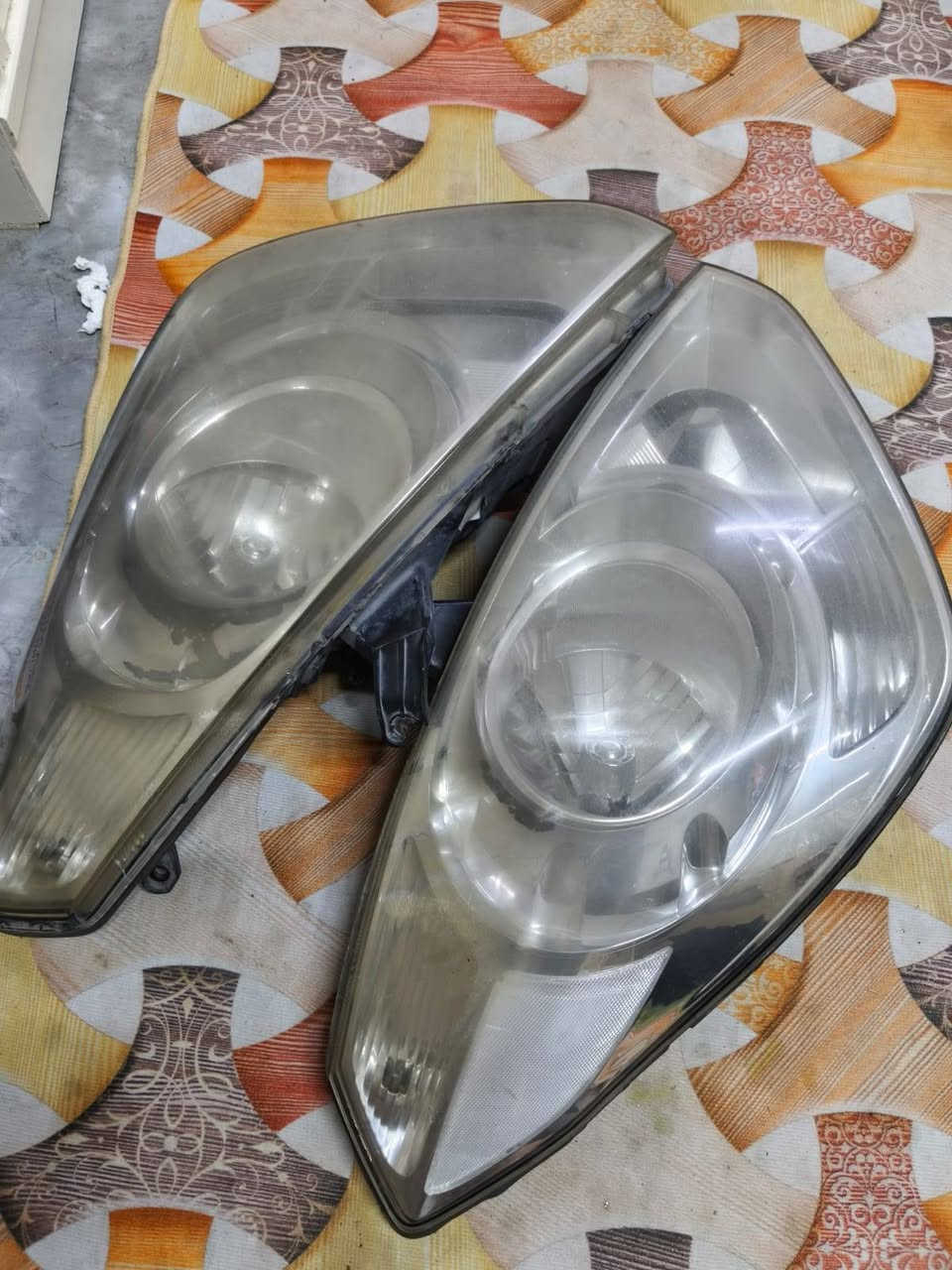 سلام عليكم زوج لايت مسكر اصلي لامجلي ولا مفتوح ابد بلادي. يحتاجله جلي وترتيب قيم بلريظي الله. مكاني بصره زبير. ***********
