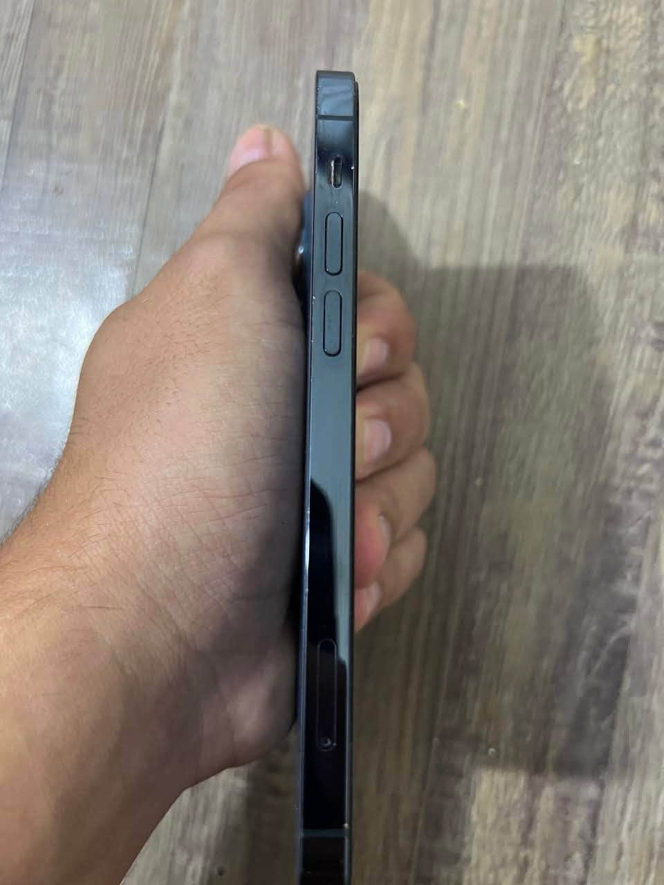 السلام عليكم
ايفون 12 برو نضيف كلش
ماستر عربي شرق اوسط AAA
ذاكره 128
بطاريه 🔋81
الجهاز وتر ما مفتوح السعر ٣٦٠
بغداد الاعظميه  ***********

نص مكتوب في الصور:
- حالة البطارية والشحن كما هو الحال مع البطاريات القابلة لإعادة الشحن، بطارية الهاتف قابلة للاستهلاك وتصبح أقل فاعلية مع الوقت. معرفة المزيد... الحد الأقصى للقدرة ٨١٪ هذا قياس لقدرة البطارية مقارنة بقدرتها عندما كانت جديدة. قد تتسبب القدرة المنخفضة بتقليل ساعات الاستخدام بين عملية الشحن والأخرى. أقصى قدرة للأداء ستساعد الأنظمة المضمنة في النظام والمكونات في تخفيف آثار الأداء التي قد تلاحظها أثناء التقدم الكيميائي في عمر بطارية iPhone. شحن البطارية المحسن للحد من استنزاف عمر البطارية، يتعلم الـ iPhone من عادات الشحن اليومية، بحيث ينتظر ولا يتجاوز ٨٠٪ حتى يحين موعد حاجتك إلى استخدامه.