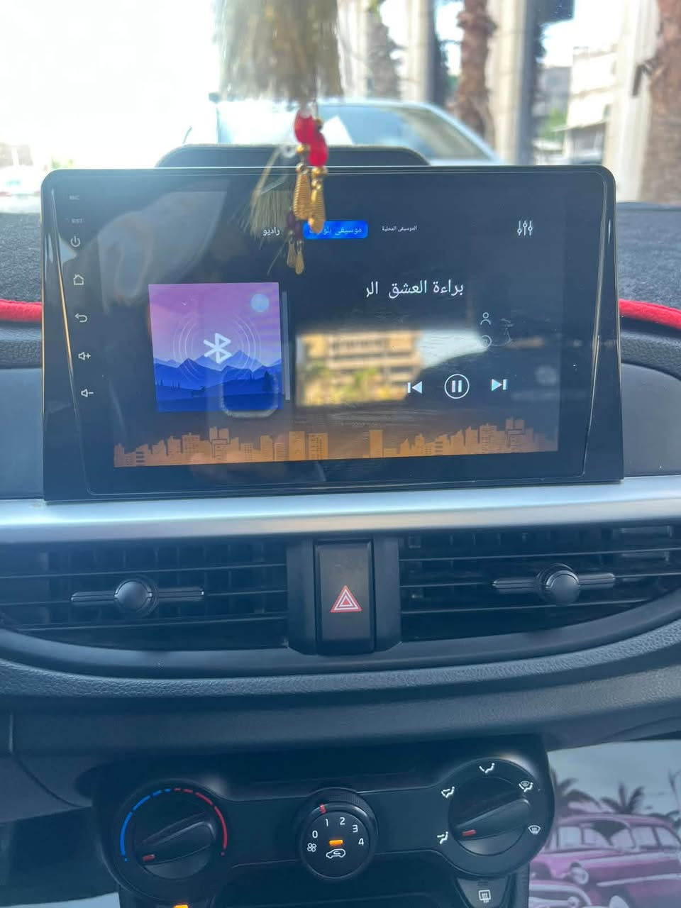 كيا بيكانتو خليجي ماشية ٢٧ الف
موديل ٢٠٢٣  محرك ١٢٠٠ اربعه سلندر .
السيارة بعدها بلادية بوضع الشركة وين ما تحب تفحص افحص بالمواصفات المعروفة .
بيها ضربة بارد بل الباب الخلفي الايمن و ضربة بالصندوك و شخوط بالدعامية و مثل ما واضح بالصور .
السعر  (115)ورقة . بيها مجال حك الجيه . 
السيارة مكانها بغداد .الطوبجي
الستفسار عل رقم 

‭***********‬
