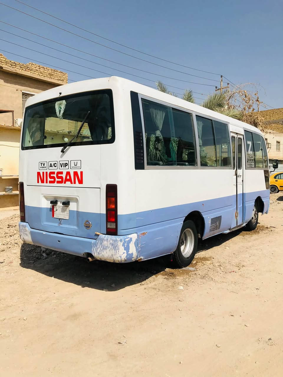 سلام عليكم 
نيسان2002
مكينه كاز بنكو 
تايرات جدد 
داخل نظيف
مكان السيارة بلحله
الشراي يتصل
***********
