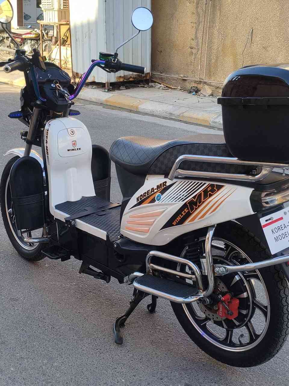 دراجة هارلي موديل 25 كوري ام ار 6 بطاريات استخدام 5 اشهر فوول نظافة ..
سـرعــة الدراجــة .. 109 .. حقيقي ..
البطاريات عدد 6 فول الفول وعالفحص ..
 نظام P بارك .. كهربائيات كلها شغالة .. MP3 🎶 داخلي .. نشرات بالصفحات ملونة .. دبلات غازية فول ..
اشاير ⬅️➡️ .. دبل اشارة .. اربع سرع .. تثبيت سرعة .. ستاند موبايل .. شاشة تحديد العطل .. لايت عالي ناصي + دبل زنون اضافي اصفر ابيض ..
الدراجة أستخدام قليل وبعدهي اخت الجديدة ..
الســعـر .. 500 .. وبـي مـجال ..
*********** .. واتسـاب ..
