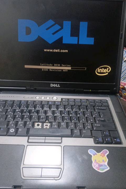 حساب للبيع للتفاصيل راسلنيالمعالج: Intel Core 2 Duo، والخيارات من T7100 ‏1.8GHz إلى T7800 ‏2.6GHz.
الرام: DDR2 بسرعة 667MHz، رسميًا حتى 4GB حسب مواصفات Dell، وبعض المصادر تشير لإمكانية 8GB مع BIOS مناسب.
كرت الشاشة: Intel GMA X3100 مدمج، أو NVIDIA Quadro NVS 135M / 140M حسب النسخة.
الشاشة: 15.4 بوصة، وكانت تتوفر بدقات 1280×800 أو 1680×1050 أو 1920×1200.
التخزين: SATA HDD، وكانت الخيارات الأصلية 60–160GB.
المنافذ: 3× USB 2.0، VGA، S-Video، FireWire، منفذ شبكة، مودم، سماعة وميكروفون، وExpressCard.
الواي فاي: 802.11a/b/g، وبعض النسخ تدعم Draft-N.
البلوتوث: اختياري، Bluetooth 2.1.
الوزن: حوالي 2.7–3 كغم حسب التجهيز.
الشاحن:   90W الرام 4 و حاسبه نضيفه 

