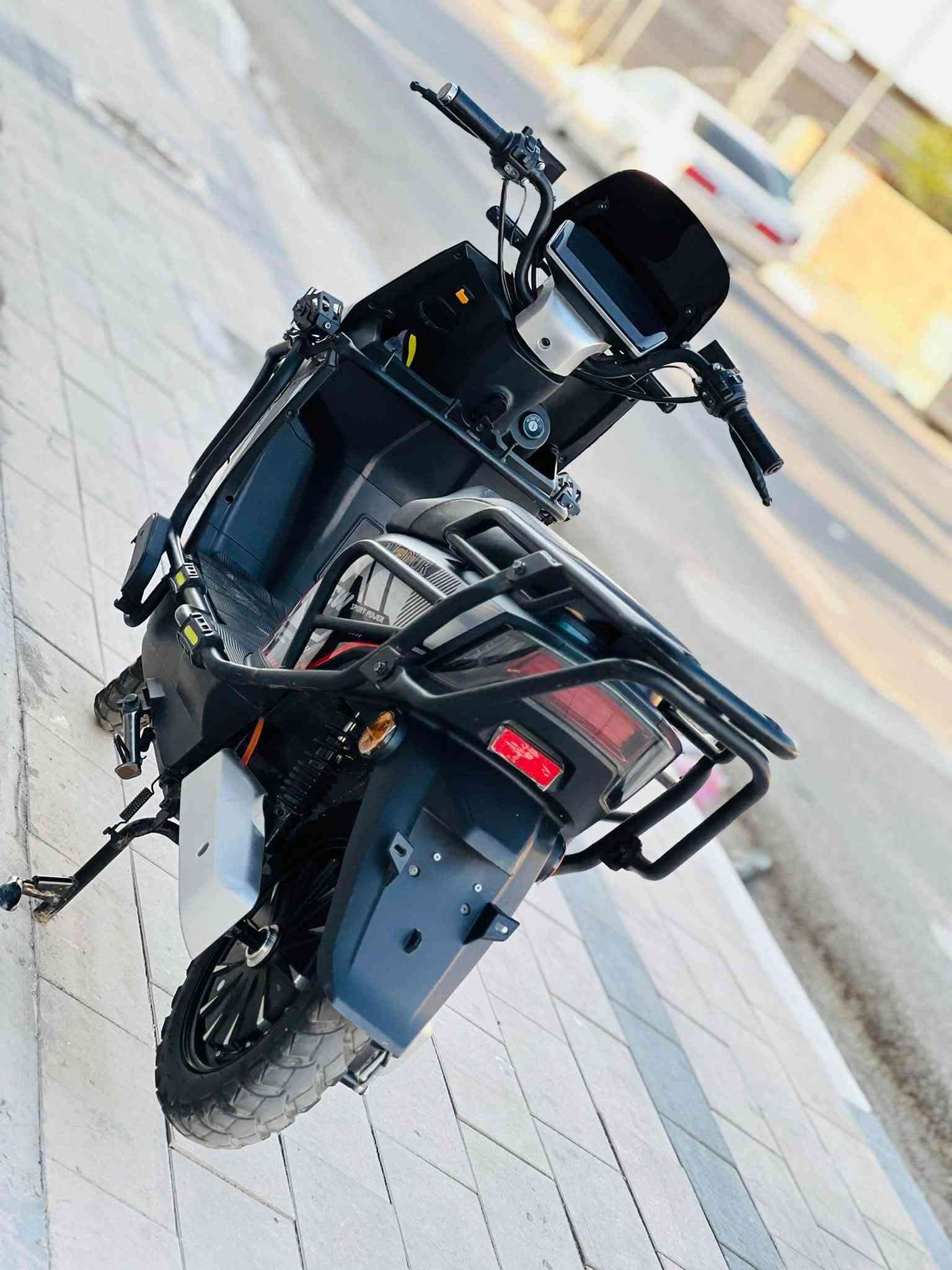 دراجة شحن سكنس الملكه الوحش
دراجة نظيف حيل 
شحنها خير من الله 
6 بطاريات 32A
بطاريات البلاد مالتها 
شاحنتها  الاصلية 
الشحن مالتها يمشيك خير من الله
الدراجة حلوه ونظيفه وما متعوبه ابداً 

السعر 725 الف وبيها مجال بسيط 
مكاني البصرة قضاء الصادق بني منصور 

واتساب 
***********
