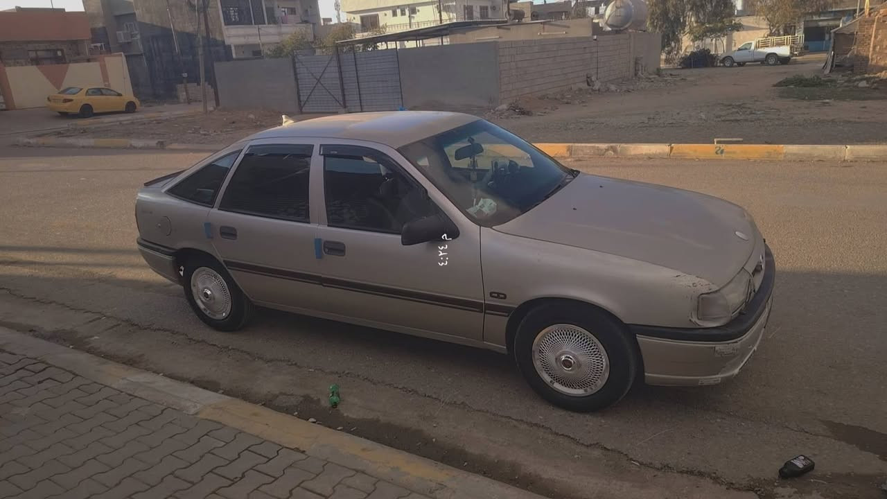 سلام عليكم عندي اوبل فكترا موديل 1991 حجم ٢٠ كلشي بلادي صبغ بلادي سعر ٣٥ وبيه مجال للطيبين رقم موبايل ***********
