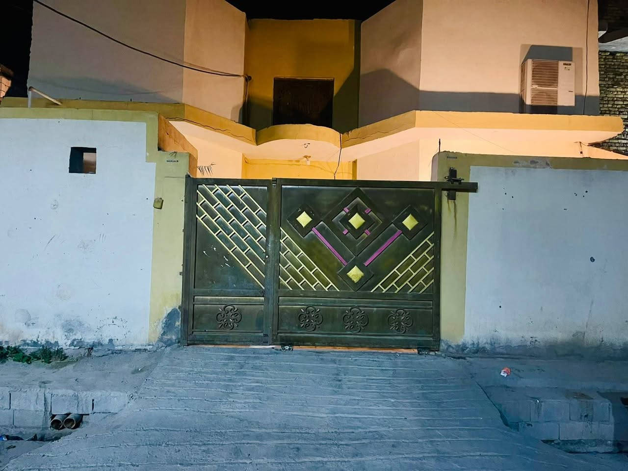 بيت • ٢٣٩م • التفيج