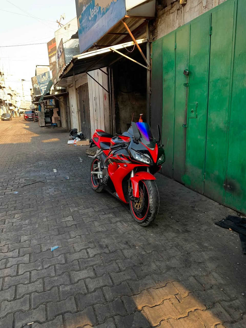 مراوس مرقم بطح فقط
السلام عليكم // للمرواس بطح مرقم حسب القناعه//
بطح cbr 1000rr دراجه ستوك كلشي ما مزود بيها موديل 2007 ماشيه بس 40الف بيها نضام GPS انته تفعله على أيدك مخفي وبيها نضام كامرات امامي وخلفي داش كام والنضام موجود هم كفرات جديده اصليه ماكو شخط بيها عليها اكزوز رياضي كاربون فايبر طلاء وعندي اكزوز كاتم هم مري باتمان بيها 4 قطع كاربون فايبر وملحقات وياها هم لايت زنون عالي ناصي نضافه 95% كفاله عامه دهن موتول جديد مي زيتي اخضر كفاله كير ومكينه بلادد بيها مكاتبه ومنافيست ما مدفوع كمرك (مرواس مرقم حسب القناعه بطح) تواصل خاص أو على الرقم *********** فقط رقم 
أو مراسله خاص
