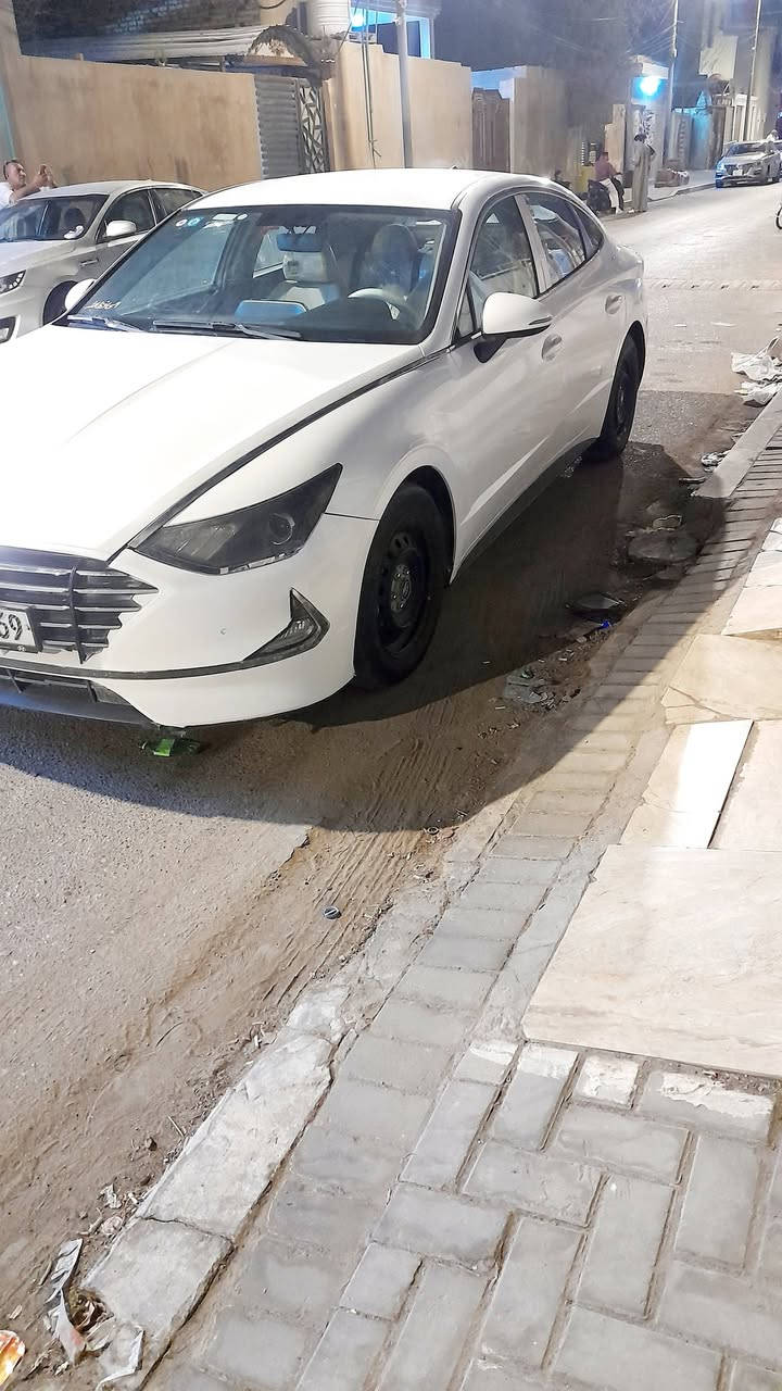 سوناتا موديل 2023 خليجي
مصبوغه صبغ عام تغير لون فقط 
رقمها بصره  وسنويه ورقم جديد محرك 2400 
العنوان البصره *********** واتساب
