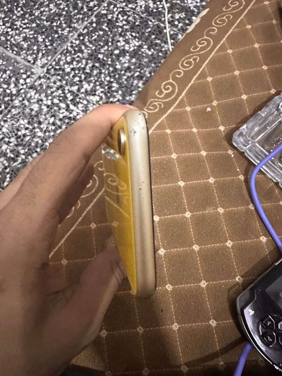 ايفون اكس ار • بطارية ٧٣ • ذاكرة ٦٤