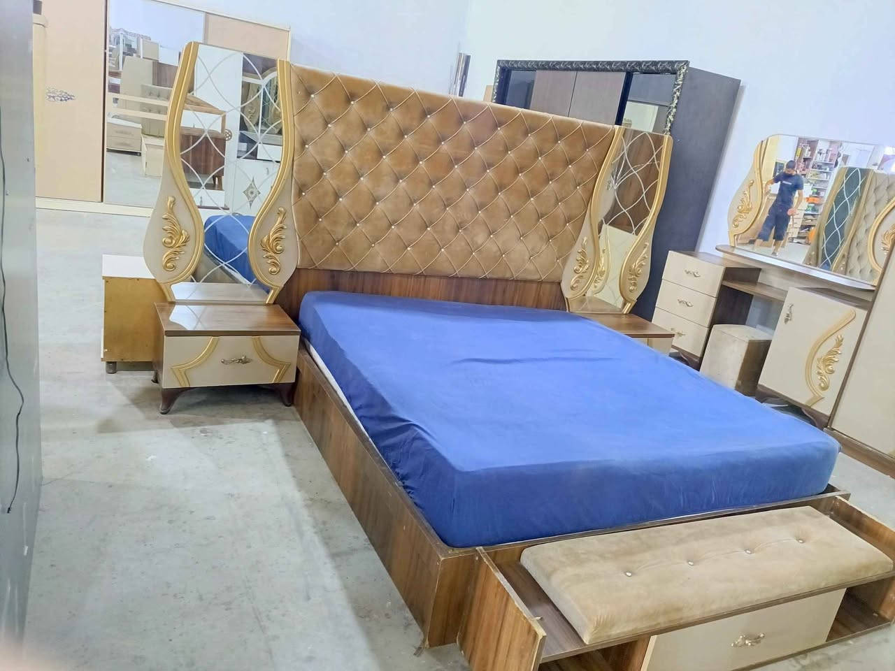 غرفة نوم 8قطع نضيفه جدا سعرها فقط 400 عنوان كركوك الشراي يخابر 
*********** كركوك, العراق
