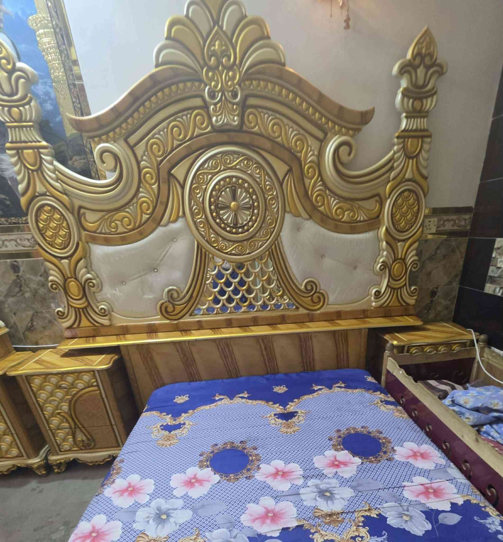 سلام عليكم غرفه نوم نضيفه مكان بغداد سعر خاص رقم المبايل ***********
