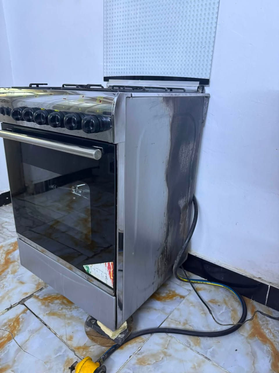 طباخ غازي كلش يشتغل بي الفرن وعيون الطباخ مستعمل فقط 3 اشهر وبي تلف بسيط سعره 100 الاف المكان بغداد
الرقم : ***********
