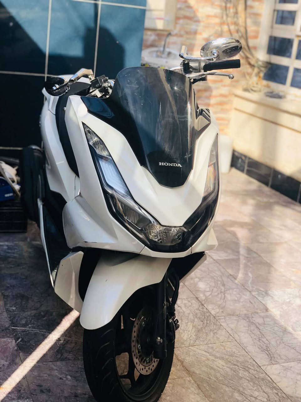 سلام عليكم
للبيع pcx الجيل الرابع 

وارد كوري 

ماشية 31 الف 
￼دراجة جديدة بمعنا الكلمة 

حساس زدحام 
ستان كهرباء ￼
مابيها اي نقص 

دراجة نازلة رمبة والمكاتبة موجودة

مكاني بغداد طالبية
***********
