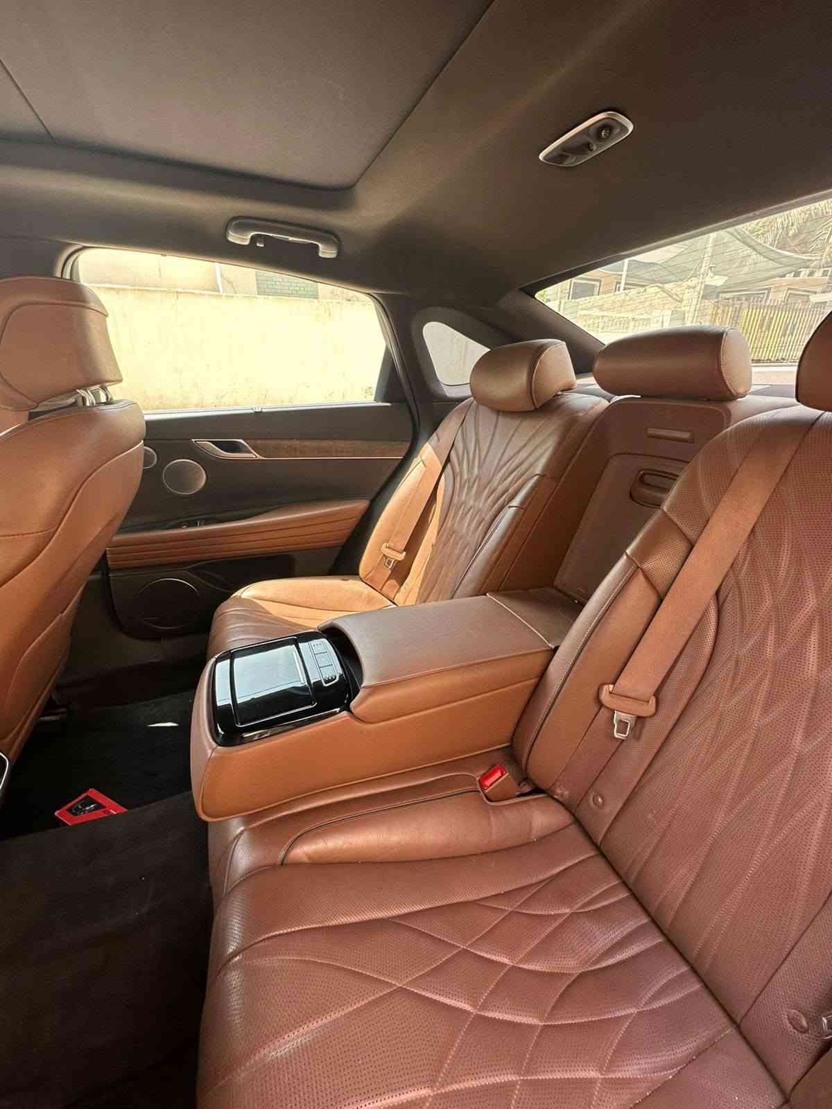 السلام عليكم 
Genesis g80 للبيع 
موديل2022السيارة اربعة سلندر تيربو 
اعلى مواصفات بالجنسز 
تبريد و تدفئة المقاعد  امامية
 تدفئة مقاعد خلفية
 مساج للسائق 
مساعد للقيادة
تتقدم و ترجع بالسويج
رادارات امامية خلفية 
كامرات 360 درجة
تحديد مسار 
نظام امان الحزام يلزم عليك و توكف السيارة وحده اذا جنت تمشي سريع و كدامك شي 

السيارة كلش حلوه و نظيفة و بعد احلى من الصور كاملة من كل النواحي 
ضربته قبق بانزين حادثهه سطحي بدون دواخل    
*********** او ***********
مكاني بابل المركز
