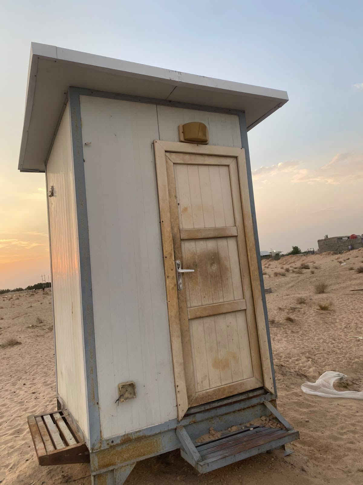 كرفان جاهز • متر ونص×متر ونص • باب بقفل
