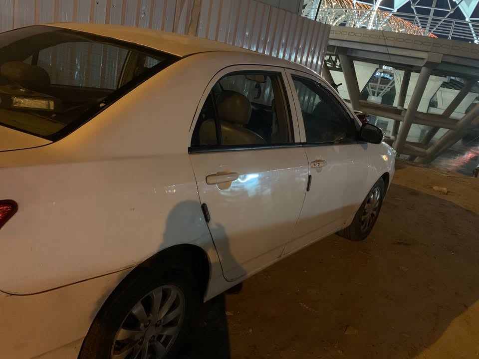 بيوايدي g3 موديل ١٣ مرواس بخصوي  سعرها ٤٨ سياره بيها طخه بالبنيد وشخط بالجاملغ الخلفي *********** واتساب
