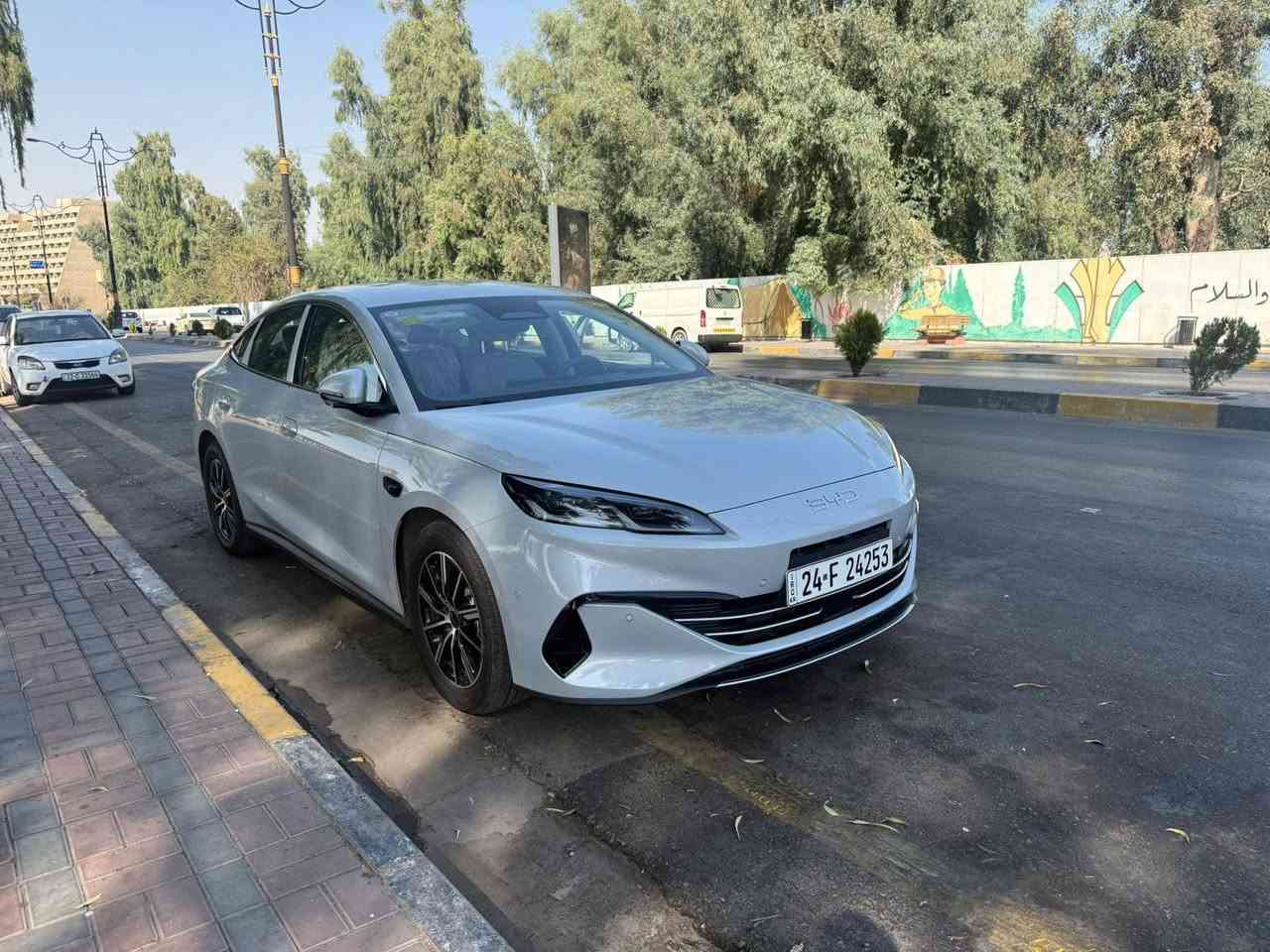 🚘 للبيع BYD Seal 06 – موديل 2025
🔹 الفئة: فل أوبشن، ما عدا فتحة السقف
🔹 القير: أوتوماتيك
🔹 البطارية: كبيرة – مدى يصل إلى 128 كم
🔹 الكاميرات: 13 كاميرا
🔹 الرادارات: نظام رادارات متكامل مع مراقبة 360°
🔹 مرايا: شفط كهربائية
🔹 كرسي السائق: كهربائي
🔹 الشاشة: شاشة كبيرة مع برامج
🔹 اللون: إسمنتي فاتح – لون مميز وأنيق
🔹 رقم دهوك
🔹 العداد: ماشية فقط 3750
🔹 السيارة نظيفة جداً وحالتها ممتازة

💰 السعر: 195 ورقة
📌 يوجد مجال بسيط للجادين.

📍 المكان: الموصل – حي فلسطين

📞 للاستفسار والتواصل:
***********
***********
