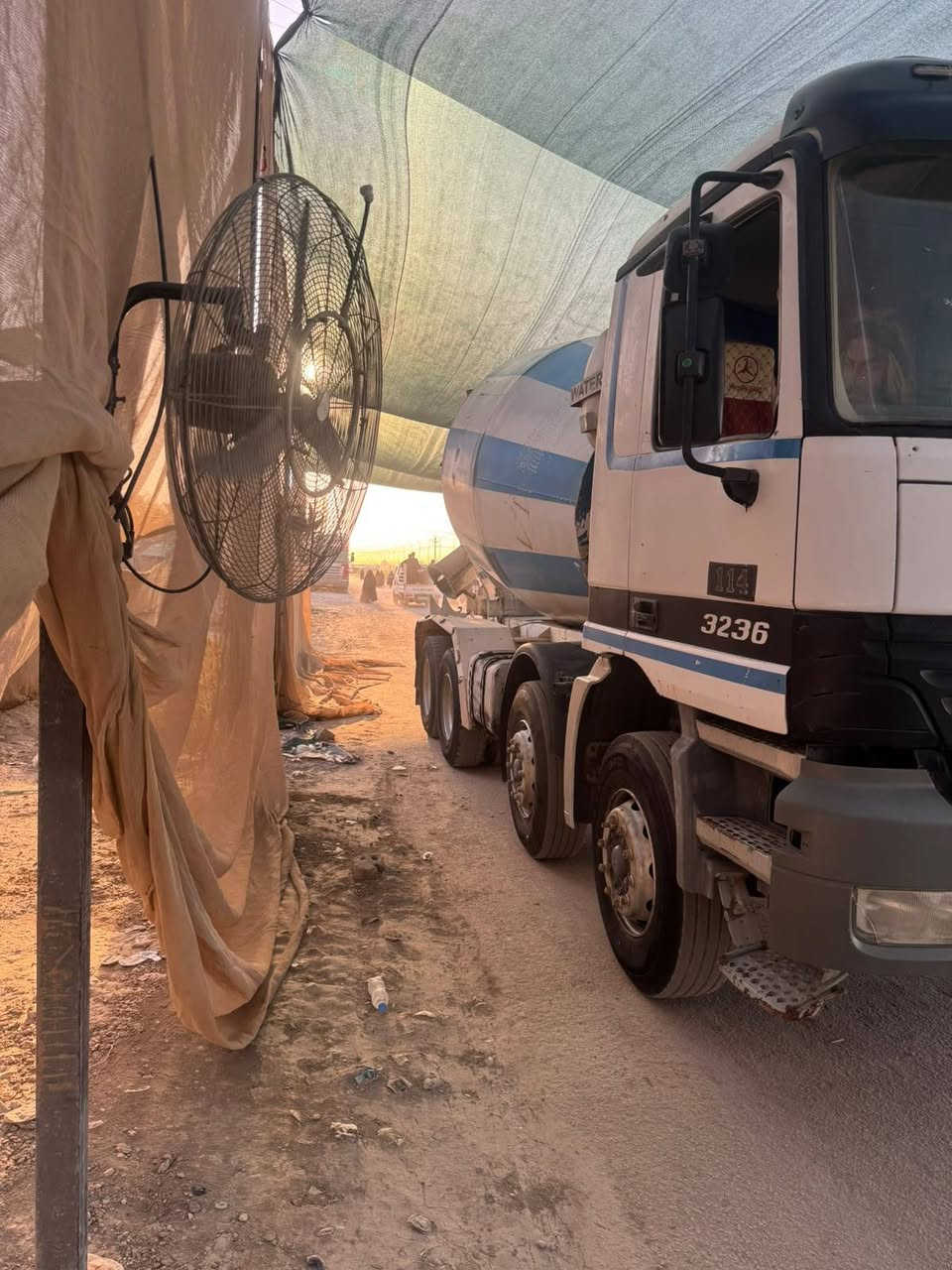 سلام عليكم 
خباطات عدد 2 
موديل 2001
أرقام بغداد
مجموعة نص جيف
قمارة روبع 
كير كهربائي
جدورة 10متر
الخباطات مو معلة
كرين محرك شرط
***********
***********
***********
