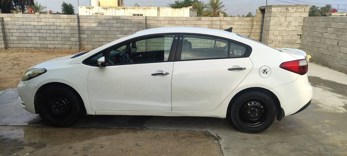 سيراتو 2014 
محرك 1600
تبريد قطعتين
بيها منضومة غاز 
بيها صبغ 4 قطع 
وقطعتين بارد 
السونار بالمنشور
‬‏السعر 93 وبيها مجال بسيط 
الهاتف ***********
