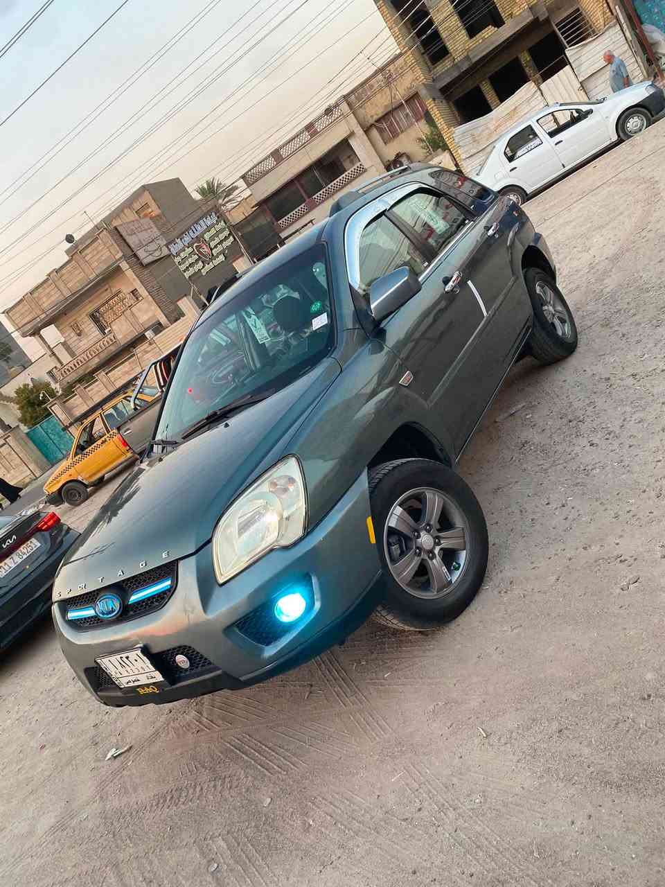 السلام عليكم كيا سبورتج مديل 2009امريكية جاملغ الامامي بدون دواخل ليبل واحد سياره شاصي لغد تكم مكفولات شركه صدر خلفي امامي جدد تخم تاير ويل جدد مكينه 2000دوش مرغوب تبريد نقص بس غاز كنبريسرً جديد بس غاز سياره خير من الله جديده بيه ٤قطع كلير بدون صبغ رقم بغداد بسمنة سياره مال بيت تعبانين عليه التراي لل بصره ناعمه كلش سعر 95وبيه مجال بيع او  مراوس رقمي ***********
