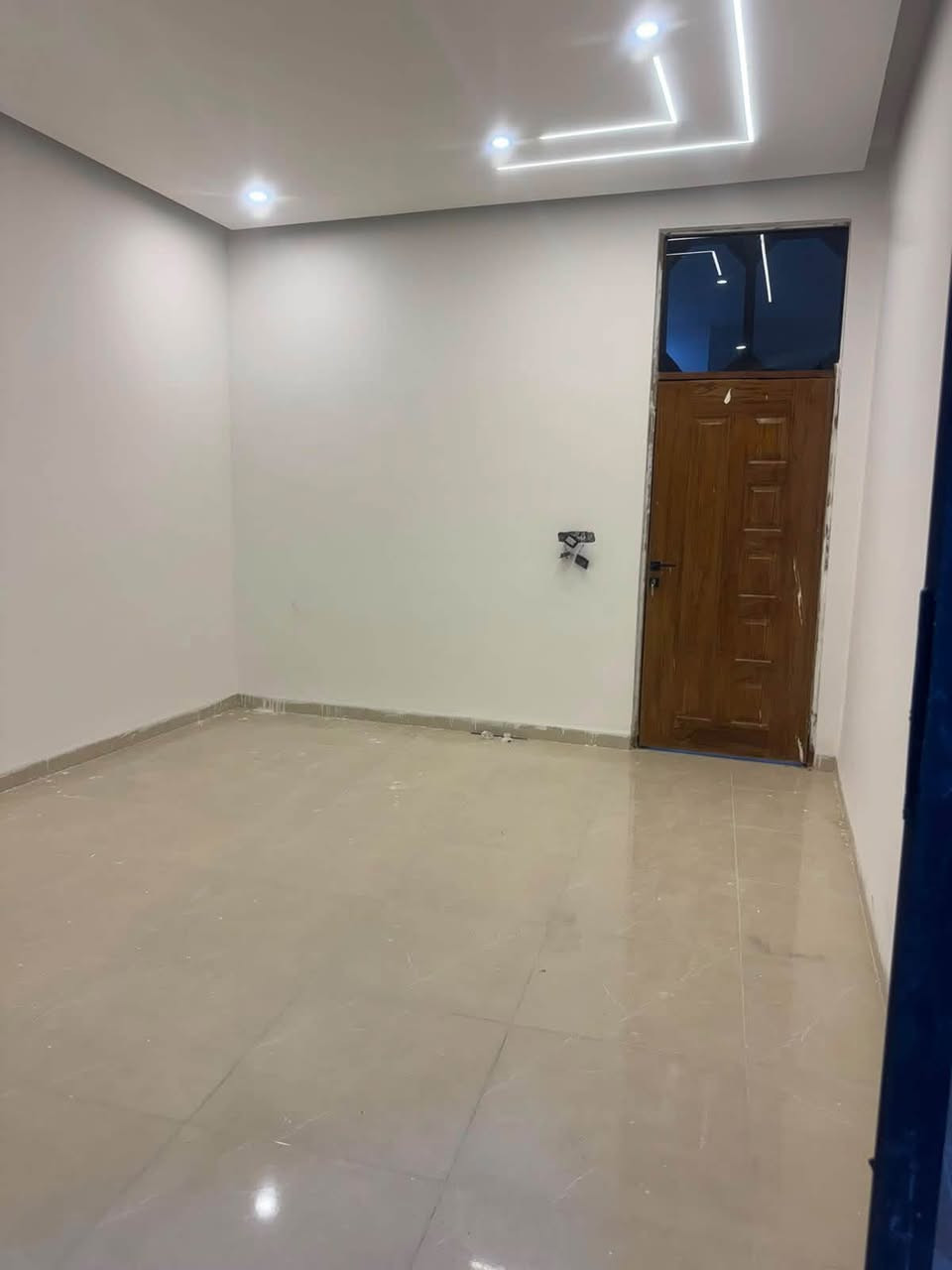 دار للبيـــــــــــــع.... 
بابل / حله ابو غرق حي المرتضى مقابل المدرسه .... 
ـــــــــــــــــــــــــــ
طابــــــــو ملك صرف  // .... 
بمســـــــــاحه //150م 
والبناء جــــــــديد وغير مسگون والتسليم فوري.... 
ـــــــــــــــــــــــــــــــــــــــ
غرفتيــــــــــن نوم صالــــــه هـــــــول
 مطبـــــــــــخ صحيات خارجية وداخليه طارمـــــــــه مناور...  
ــــــــــــــــــــــــــــــــــــــــــــــــ
عقارات بوابة بابل 
***********

***********
