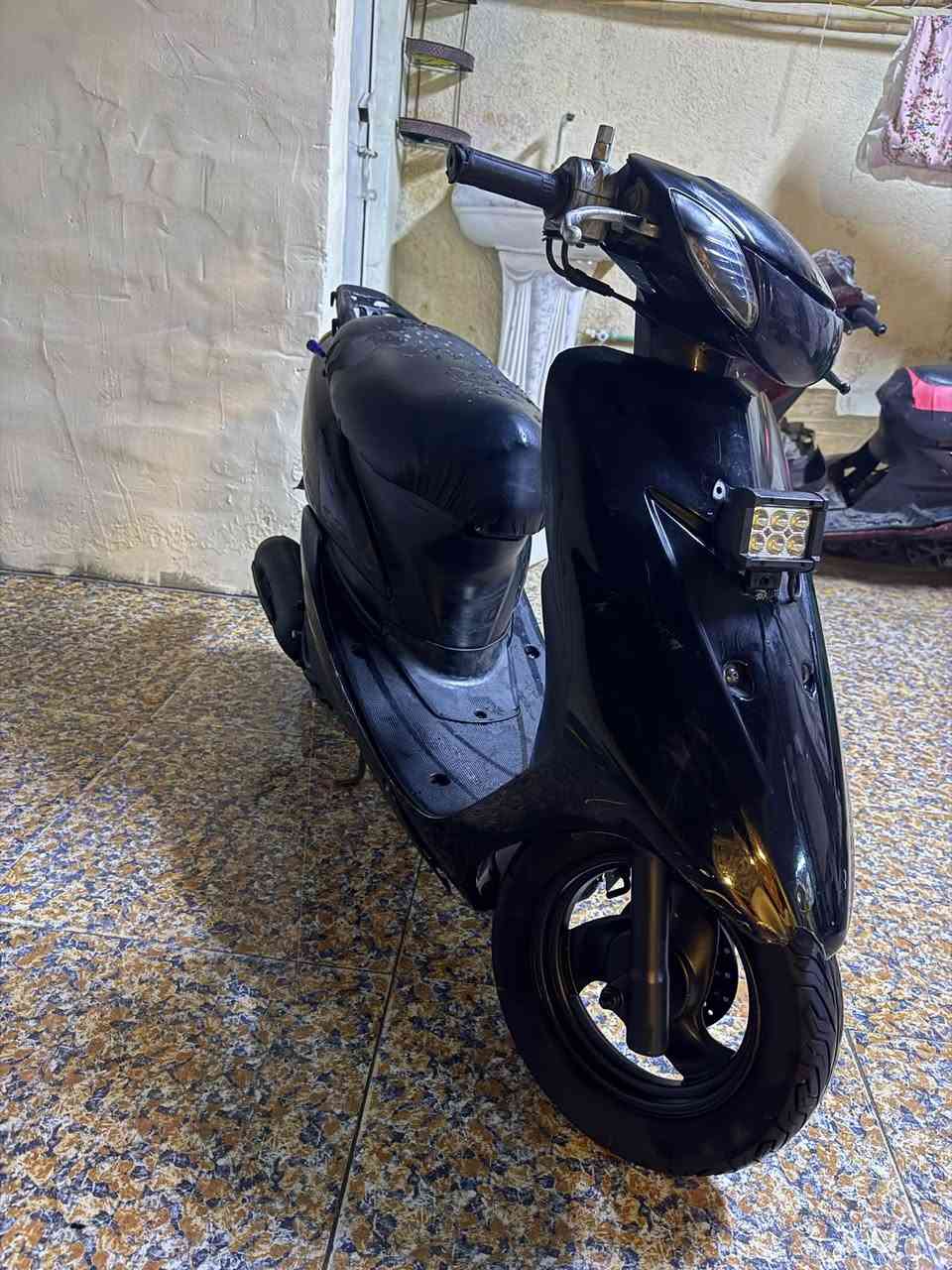 السلام عليكم دراجه عصفوره للبيع نفظيه مال بيت مجفته مره وحده نهضه فول السعر ٢٥٠ وبيها مجال حك الجيه مو شراي لاتدخل سولف مكان البصره العاليه واتساب ***********

نص مكتوب في الصور:
- CHAN