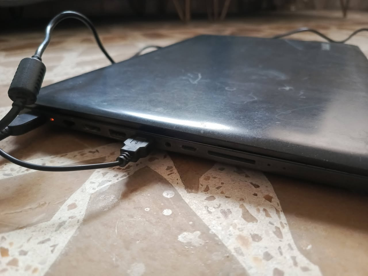 Lenovo 8530 ci5    
. 
 السعر 250 الف قابل للتفاوض مع الحقيبة والشاحن الأصلي  
……………………
 المعالج Core i5-Gen 8  
 ذاكرة الوصول العشوائي (الرام) 8GB 
 التخزين( الهارد) SSD 256GB 
 مقاس شاشة 15.6 انج دقة عالية 
 منفذ HDMI & TYPE C 
 كيبورد  عربي انكليزي ليزر 
الرام والهارد قابل للتطوير 
…………………………………
النظافة شرط اخو الجديد وعل الفحص وين متريد 
فقط البطاريه منتهية مدته
علاء جليل للتواصل ***********-***********
كربلاء المقدسة
