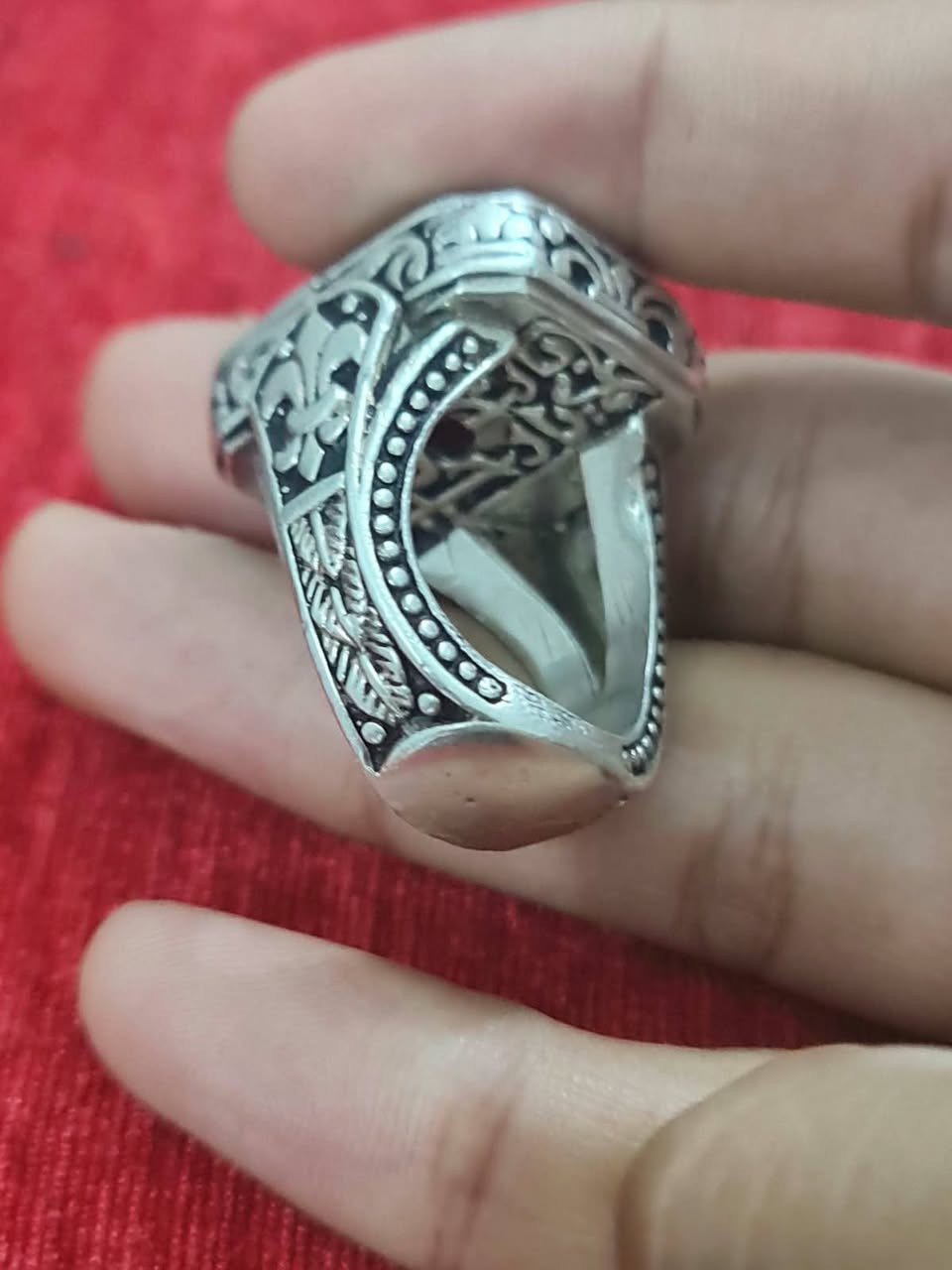 للبيع
يمانيه قديمه سلجوقيه
توصيل متوفر
رقم ***********
شراي يجي خاص او اتصال على رقم او واتساب
