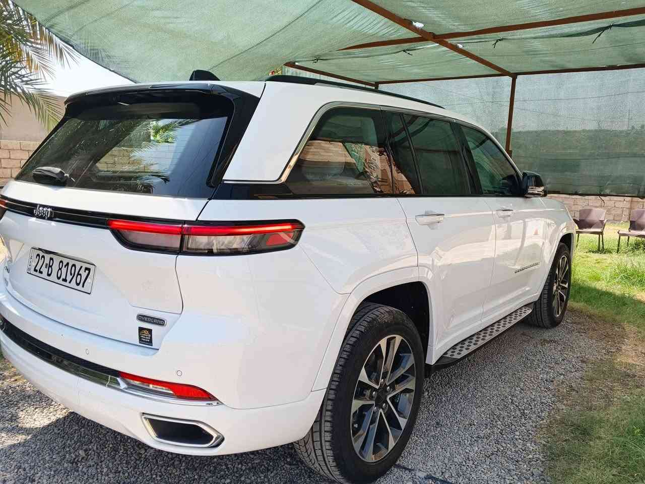 السلام عليكم 
جيب گراند شيروكى موديل : 2023 شركه هارلم 
سعر : 410 ومجال قليل 
اللوان : ابيض 
عداد المسافه : 91 كم
حجم المحرك : ( 6.سلندر )
بدون ضرر ✅ 

المواصفات  اوفر لاند 🔴

فول فول مواصفات 1/1
نظام تدليك ✅
فتحة سقف بانورما ✅
داخل بيجي مطعم خشبي✅
دةبل اكسل 𝟒𝐱𝟒✅
شاشة عرض داتــــاشــــو✅
كيج الكــــتروني ✅
انــــارة دشبول✅
بصمة ابواب✅
بصمة تشغيل ✅
تشغيل عن بعد (𝐑𝐄𝐌𝐎𝐓𝐄 𝐒𝐓𝐀𝐑𝐓)✅
شاحن هاتف لاسلكي✅
شاشة دشبول ديجيتال✅
سماعات هارمان كاردن عدد 16✅
عداد كاميرات 6 ستة✅
كاميرا 360✅
كاميرا امامي✅
كاميرا جانبي✅
كاميرا خلفي✅
شفتات ستيرن ✅
هاند بريك بصمة✅
اوتو بارك (𝐀𝐔𝐓𝐎 𝐏𝐀𝐑𝐊)✅
اوتو هولد (𝐀𝐔𝐓𝐎 𝐇𝐎𝐋𝐃)✅
اوتو ستارت (𝐀𝐔𝐓𝐎 𝐒𝐓𝐀𝐑𝐓)✅
اوتو ستوب (𝐀𝐔𝐓𝐎 𝐒𝐓𝐎𝐏)✅
رادار 360✅
رادار امامي (تحديد مسار)✅
رادار جانبي  (نقاط عمياء)✅
رادار خلفي (التحذير من الاصطدام)✅
حساسات 360✅
حساسات امامي✅
حساسات جانبي ✅
حساسات خلفي✅
نظام (𝐒𝐌𝐀𝐑𝐓)✅
نظام (𝐒𝐏𝐎𝐑𝐓)✅
نظام (𝐂𝐎𝐌𝐅𝐎𝐑)✅
نطام (𝐄𝐂𝐎)✅
نظام(𝐒𝐍𝐎𝐖)✅
كشنات (𝐕𝐢𝐩)✅
كشنات مساج✅
كشنات جلد ✅
جميع كشنات كهربائي✅
كشنات خزن+ميموري ✅
كشنات تبريد امامي وخلفي✅
كشنات هيتر  امامي وخلفي✅
تحكمات استيرن✅
استيرن هيتر✅
تبريد لمس✅
تبريد مركزي ✅
صندوق شفط كهربائي ✅
لايتات (𝐋𝐄𝐃) لید عدسة زينون ✅
بكلايتات (𝐋𝐄𝐃) ✅
 ويل كروم ✅

تفاصيل اكثر الاتصال علی ارقام التاليه  

((***********))
((***********))

عنوان صلاح الدين بيجي ناحية الزوية
