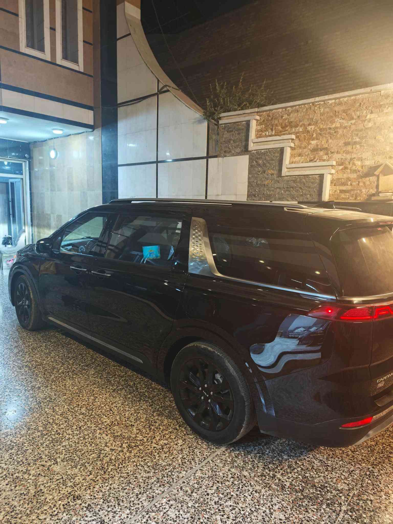 السلام عليكم 
كيا كرنفال 
2024 
اربيل 
ماشيه 
40,000 km 
الون اسود
فول مواصفات vip 
حادثها فقط صندوك 
الباقي مكفول
فول مواصفات فتحتين 
السعر 30,000$ يعني 3 شدات 
عنوان بغداد حي اور
اتصال ***********
