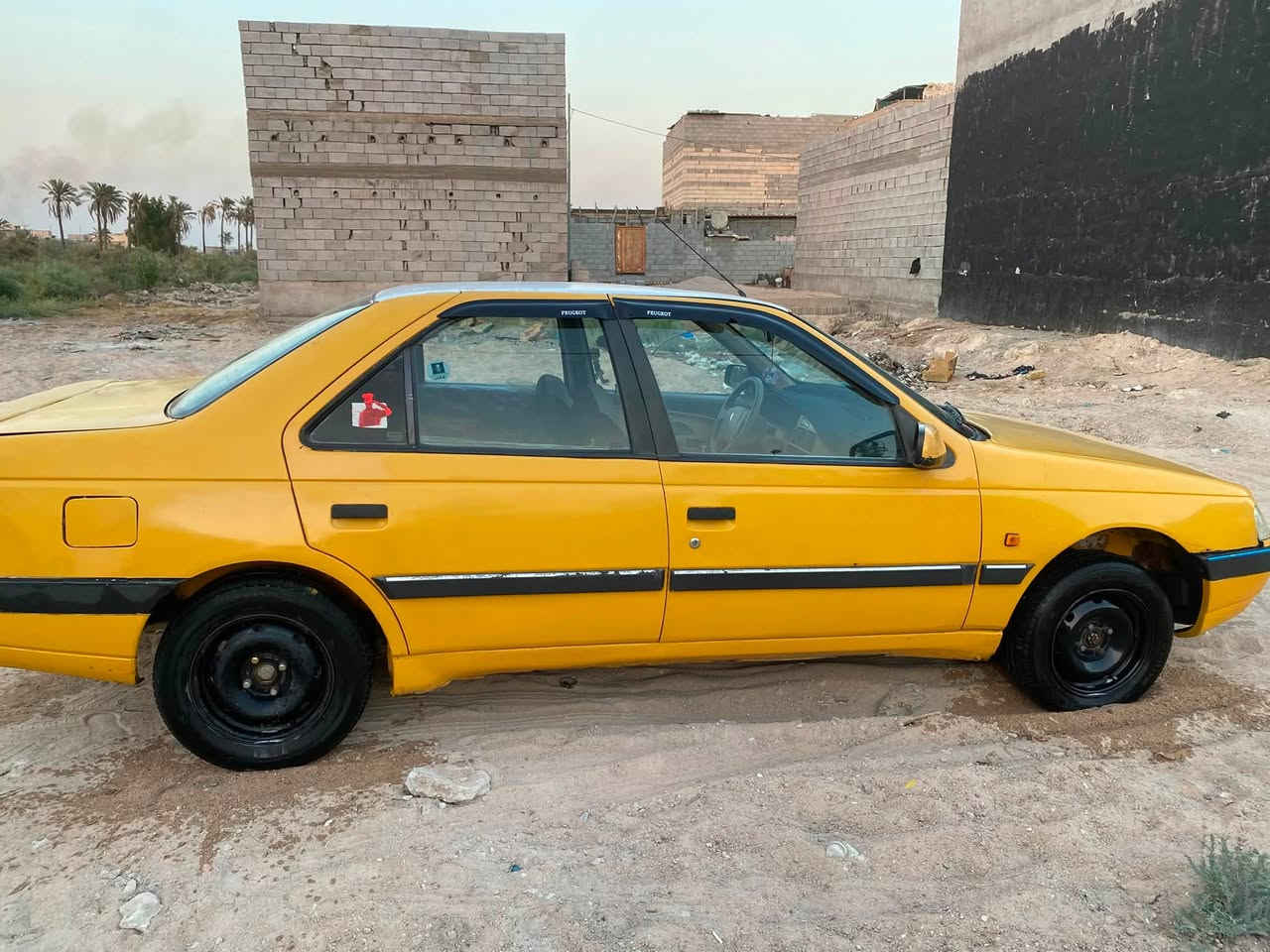 بيجو 405 موديل 16 السياره جاهزه من كلشي كير محرك كهربائيات وحداده وتبريد وبطاين اماميه وعبوه ودينمو وباور كلهن مبدلهن مصفره هيئه وغرامات والسياره باسمي السعر 32 للاتصال ***********
