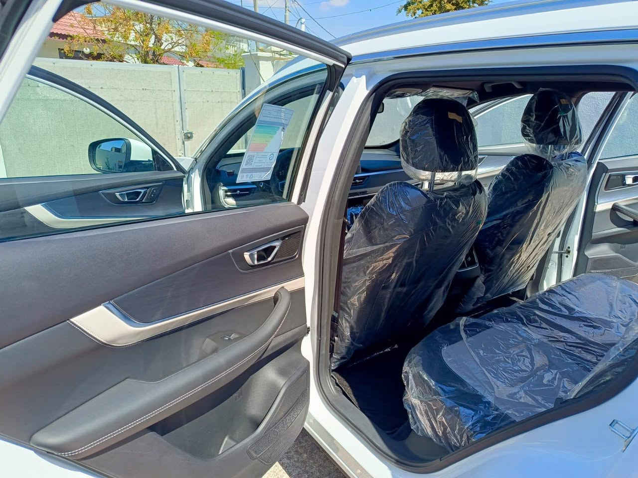 Chery Tiggo 7pro
موديل 2024 أعلى فئه (لكچري) رقم أربيل بأسمي مكفولة كفالة عامة جديدة بمعنى الكلمة
(علماً داخل ضمان الشركة لمدة 5سنوات) 
ماشية 38 ألف كم
-حجم المحرك 1.5L TURBO،مرتبط بناقل حركة أوتو 9 نمر
-سقف بنوراما
-دخول بصمة ذكي،ترحيب، تشغيل عن بعد 
-فتح الصندوق كهرباء وفتح عند الاقتراب  
-اريل نفكيتر 
-حساسات أمامية و حساسات خلفية مع 4 كاميرات محيطيه 360 درجه وصورة بنوراميه من الأعلى
-لايت زينون + LED، كشافات، بك لايت LED 
-ويل كب 18، 4 دسك، حساسات ضغط الاطارات 
-اشارة في المرايا الجانبية مع تنبيه النقطة العمياء، المرايا قابلة للطي كهرباء 
-عدد AIR BAG 8
-هاند بريك كهرباء (بصمه) مع اوتو هولد 
-دشبول شاشة ديجيتال،  شاشة Apple Car play 
-مقود جلد حياكة رياضي 
-مثبت السرعة Cruise، المودات والاوامر الصوتية  Bluetooth  
-مخرج منفذ الطاقة 
-فحص نظام السيارة 
-انارة داخلية LED محيطية 7 وكذالك تفاعلية مع الصوت
-المقاعد جلد لونين، حركة المقاعد الأمامية كهرباء 
تدفئة المقاعد الأمامية، تجاوي متحركة 
ذاكرة أوضاع كرسي السائق
-الايزو فكس ISOFIX 
-تبريد شاشة، قطعتين تبريد 
-نظام مانع الانزلاق، نزول المنحدرات 
-رادار، تحديد المسار
-تحذير مرور عند اقتراب سيارة من الخلف
-تطعيم الدواخل ألمنيوم 
-ثلاجة بالجكمجه الوسطية
للتفاصيل☎***********
متوفر واتساب
