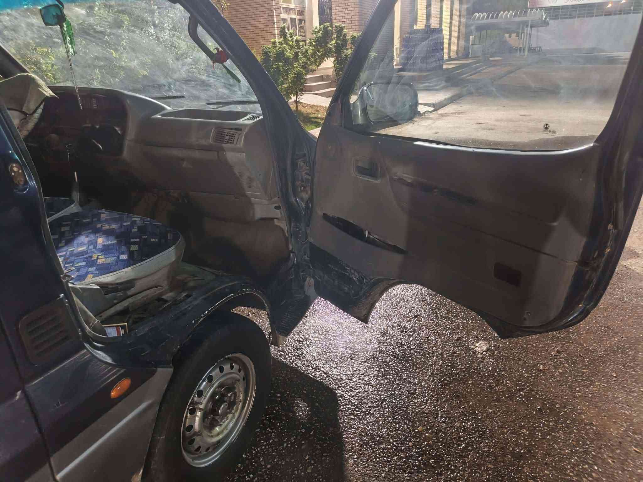 السلام عليكم..... فتون للبيع موديل ٢٠٠٨ رقم بابل انكلبزي بأسمي مصفرة هيئة وغرامات هزة جديده تحويل مباشر مكينه وكير واكسن مكفولات حدادية جديدة مكانها بابل سعرها ٥٥ وبيها مجال ***********
