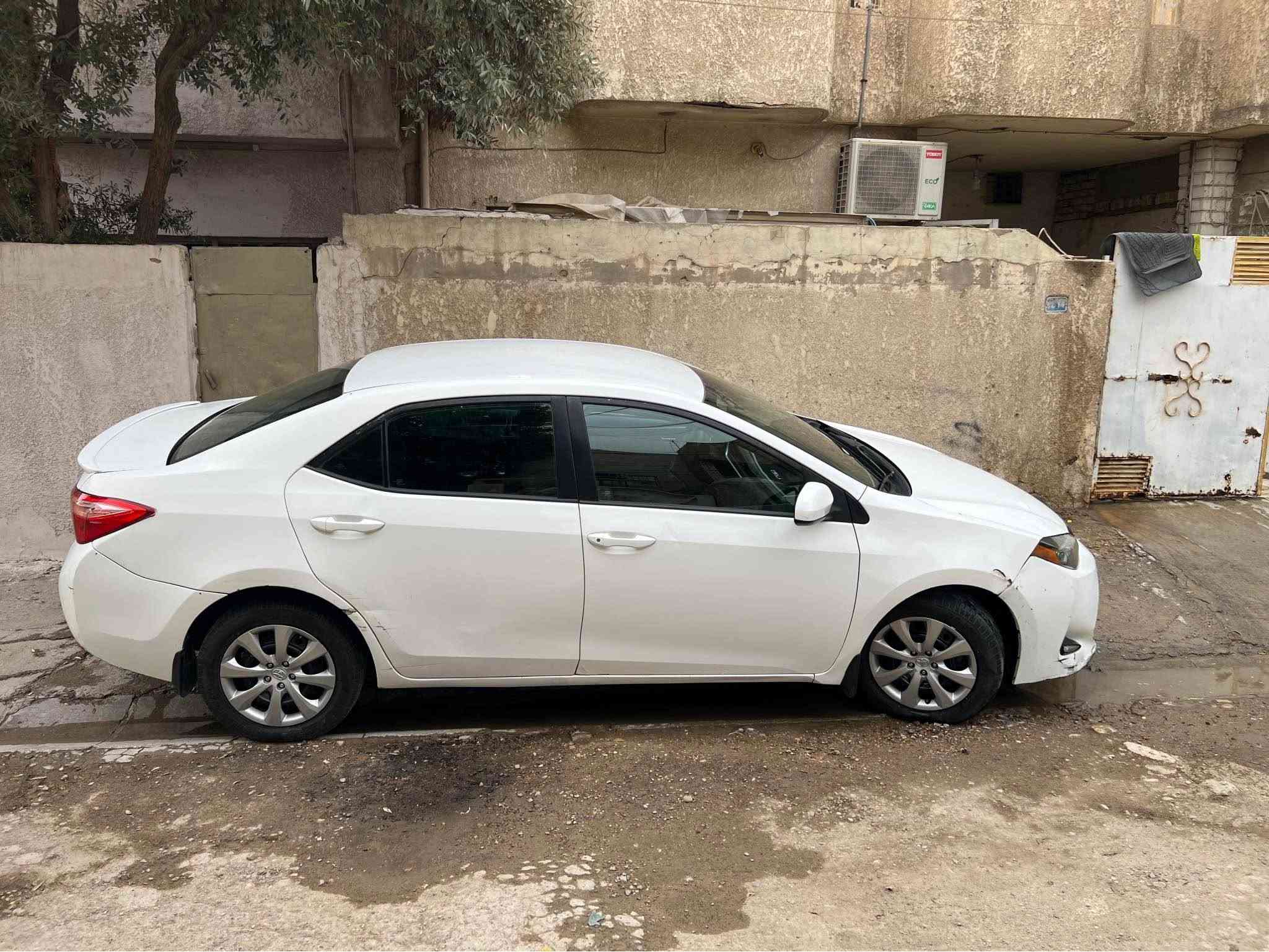 مكاني بغداد الامين 
***********
*********** بغداد, العراق

نص مكتوب في الصور:
- Toyota Corolla L 2017 White 1.8L 4 vin: 5YFBURHE5HP673031
