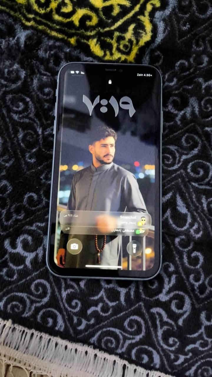 ايفون ١١ نضيف بس مبدل شاشه ٣ خيارات  بطاريه ٧٠ الذاكره ١٢٨ مكان كركوك للمراوس أو للبيع

نص مكتوب في الصور:
- ٧:٢٠
- حالة البطارية والشحن
- رسالة مهمة حول البطارية
- حالة بطاريتك متدنية جدا. يمكن أن يبدل أحد مزودي خدمة Apple المعتمده البطارية لاستعادة الأداء والطاقة القصويين.
- العثور على خيارات الخدمة...
- الحد الأقصى للقدرة
- %۷۰
- هذا قياس لقدرة البطارية مقارنة بقدرتها عندما كانت جديدة. قد تتسبب القدرة المنخفضة بتقليل ساعات الاستخدام بين عملية الشحن والأخرى.
- أقصى قدرة للأداء
- ستساعد الأنظمة المضمنة في النظام والمكونات في تخفيف آثار الأداء التي قد تلاحظها أثناء التقدم الكيميائي في عمر بطارية iPhone.
- شحن البطارية المحسن
- للحد من استنزاف عمر البطارية، يتعلم الـ iPhone من عادات الشحن اليومية، بحيث ينتظر ولا يتجاوز ۸۰٪ حتى يحين موعد حاجتك إلى استخدامه.
- تحديث البرامج >
- تحديثات تلقائية
- مشغلة
- iOS 26 يعمل بأحدث إصدار.
- iOS 26.7
- المزيد من التفاصيل
- متوفر أيضاً
- الترقية إلى iOS 27
- ٧:٢٠ القطع والخدمة تجمع Apple سجل تاريخ القطع والخدمة، وهذا السجل يعرض معلومات عن هذا الـ iPhone وحالته وتفاصيل إصلاحه. معرفة المزيد... سجل تاريخ الخدمة البطارية الخدمة الشاشة غير معروف